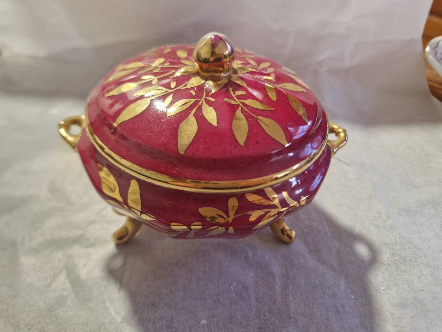 Jewellery box, vintage porcelain bonbonnière from Limoges.