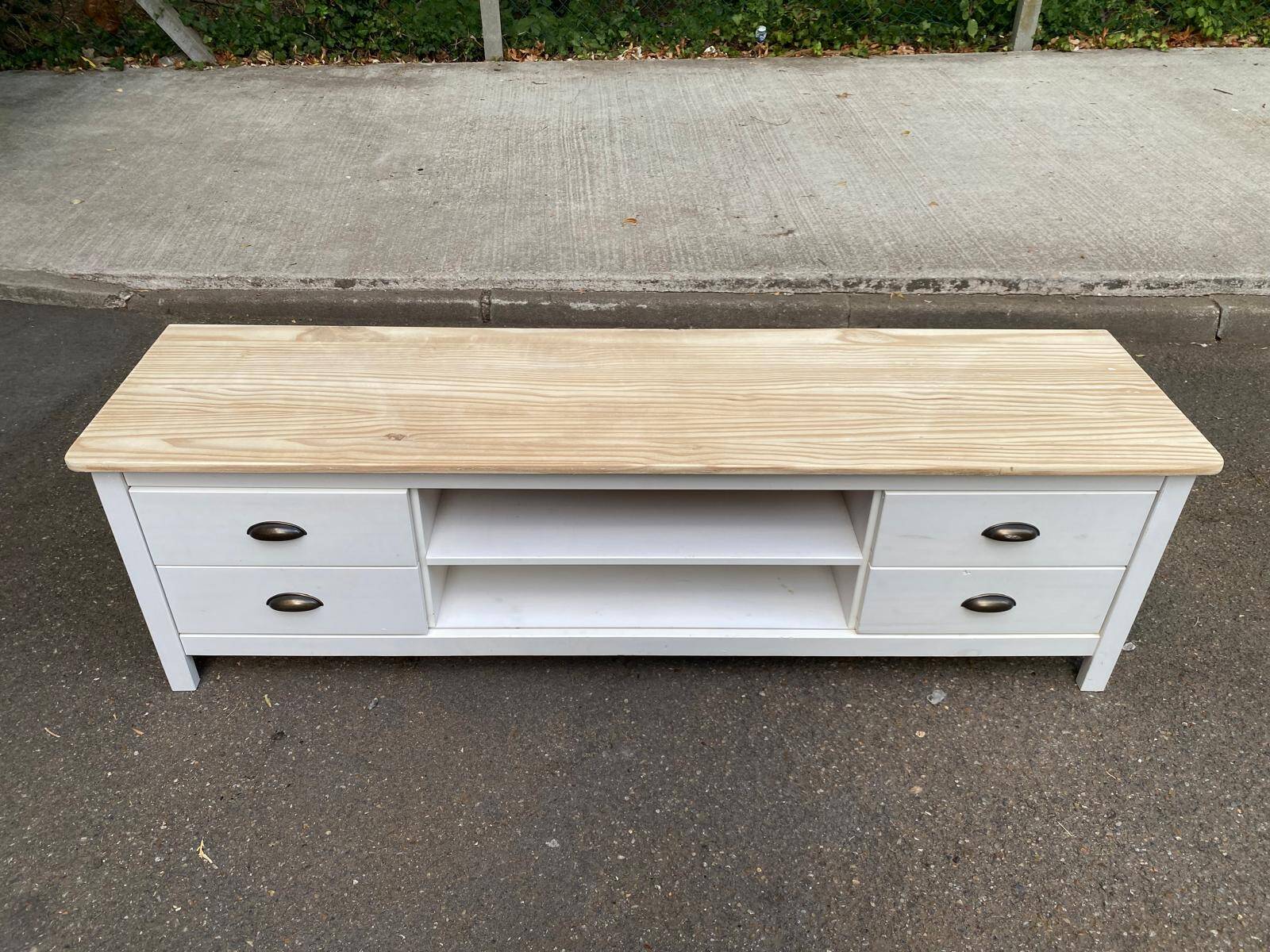 Scandinavian chic country TV unit in solid white and natural wood 160cm