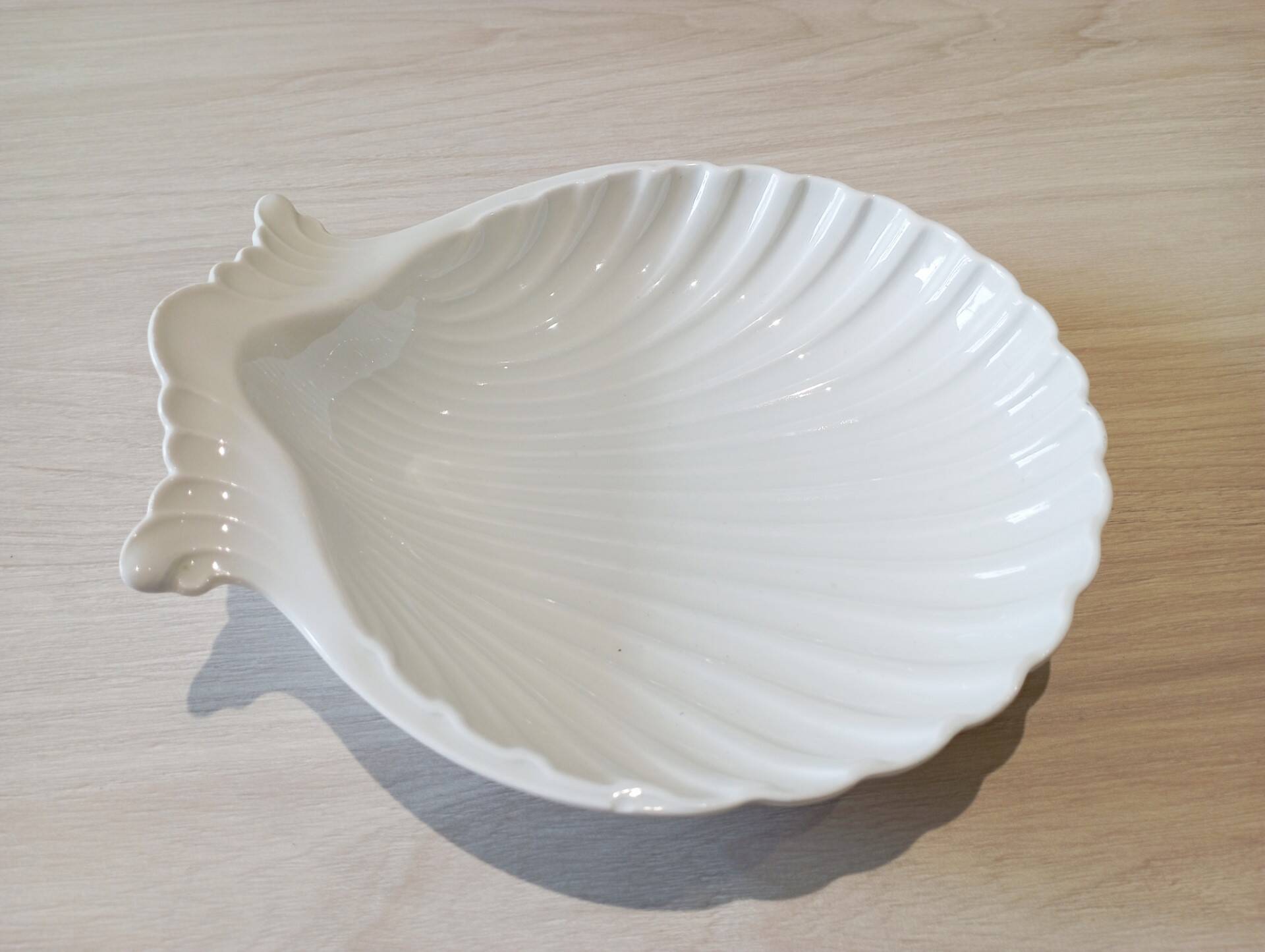 Ceramic shell dish