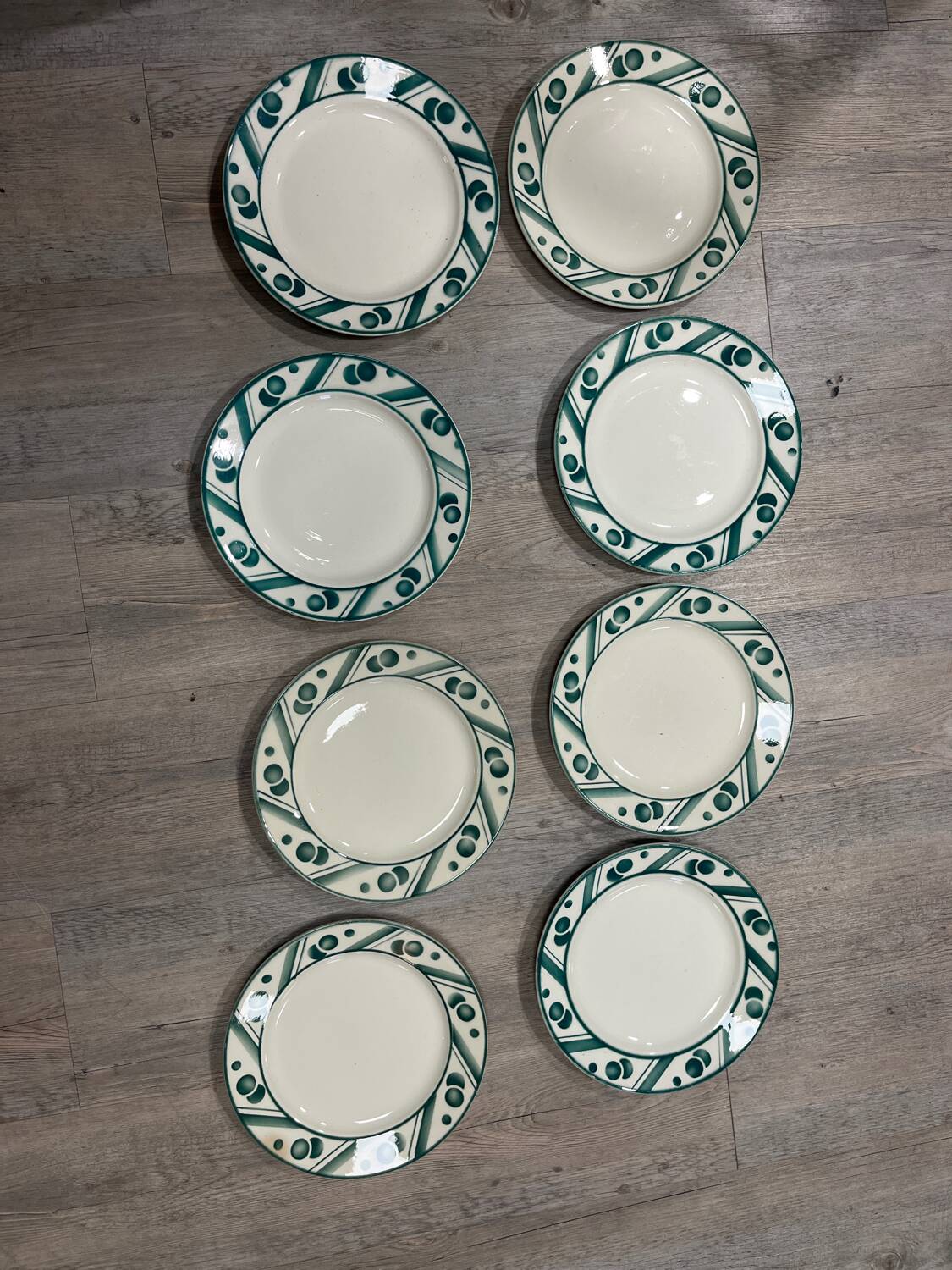 Set of 8 plates