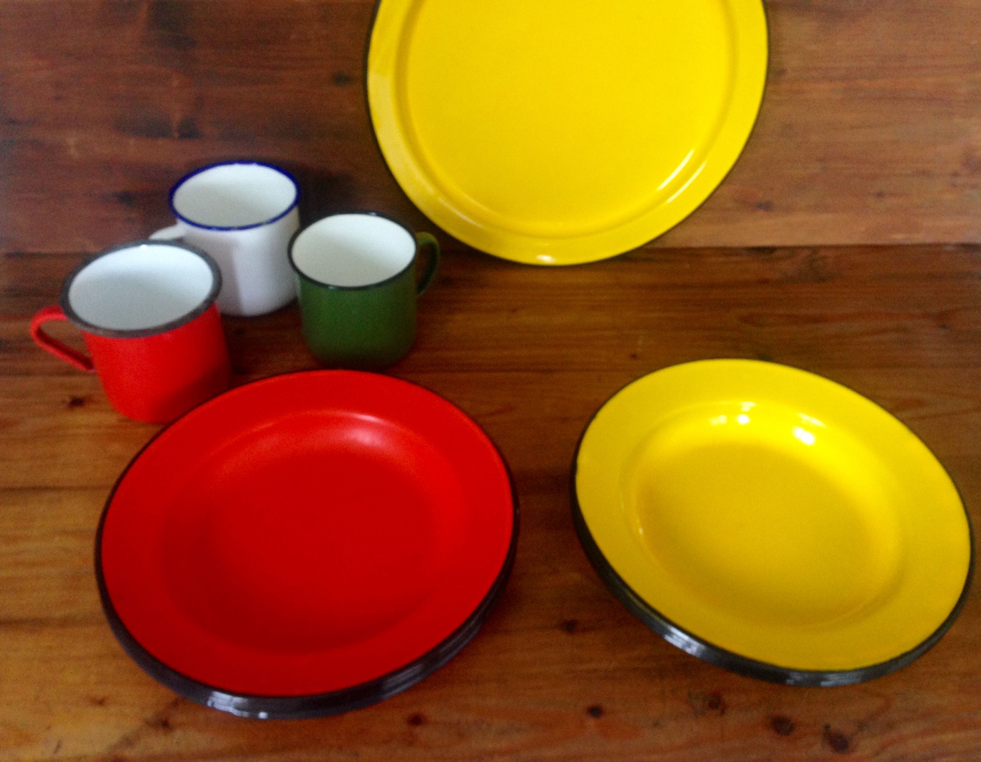 Soup plates in enameled sheet metal series