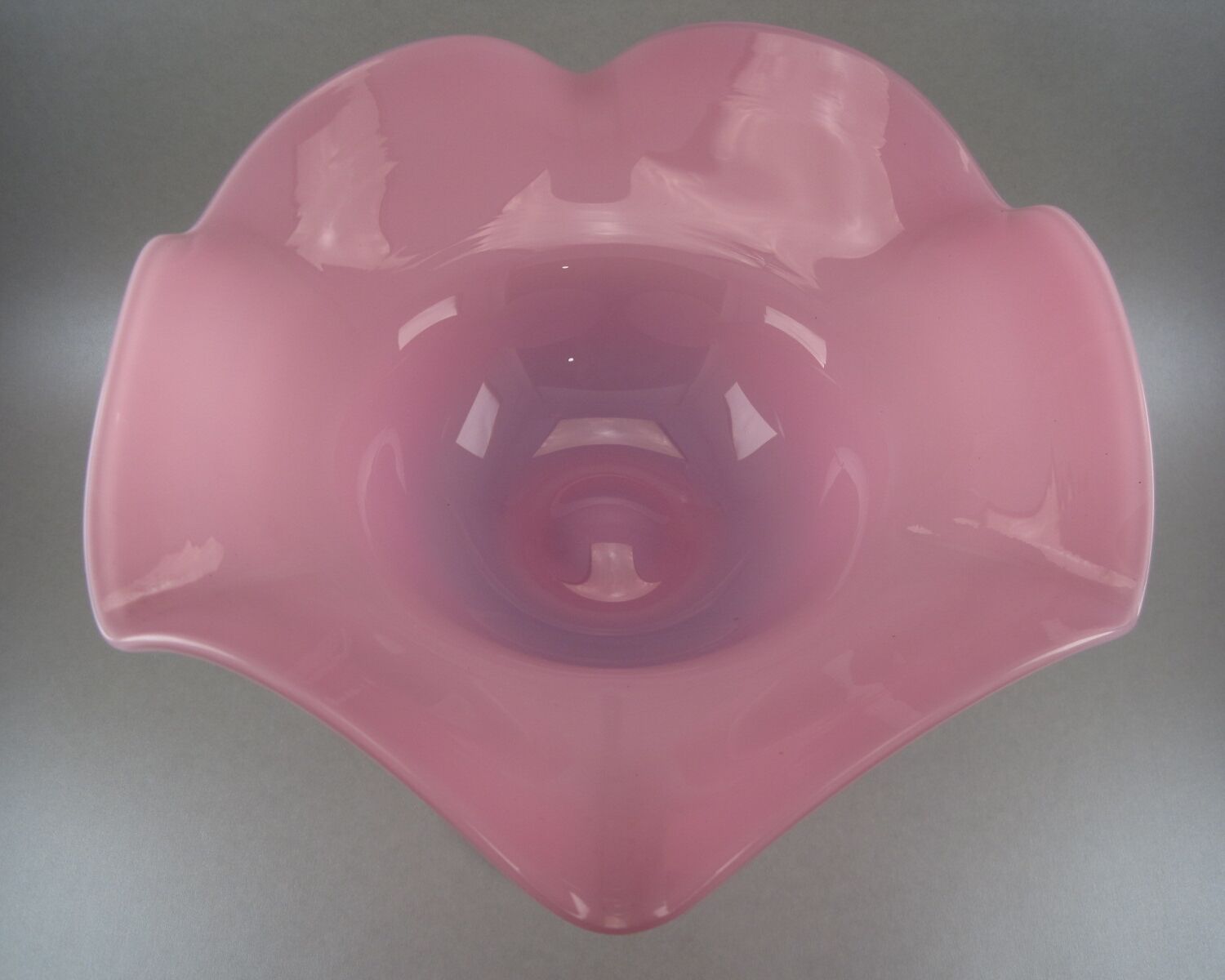 Cup on piedouche in pink opaline and translucent white period XX th
