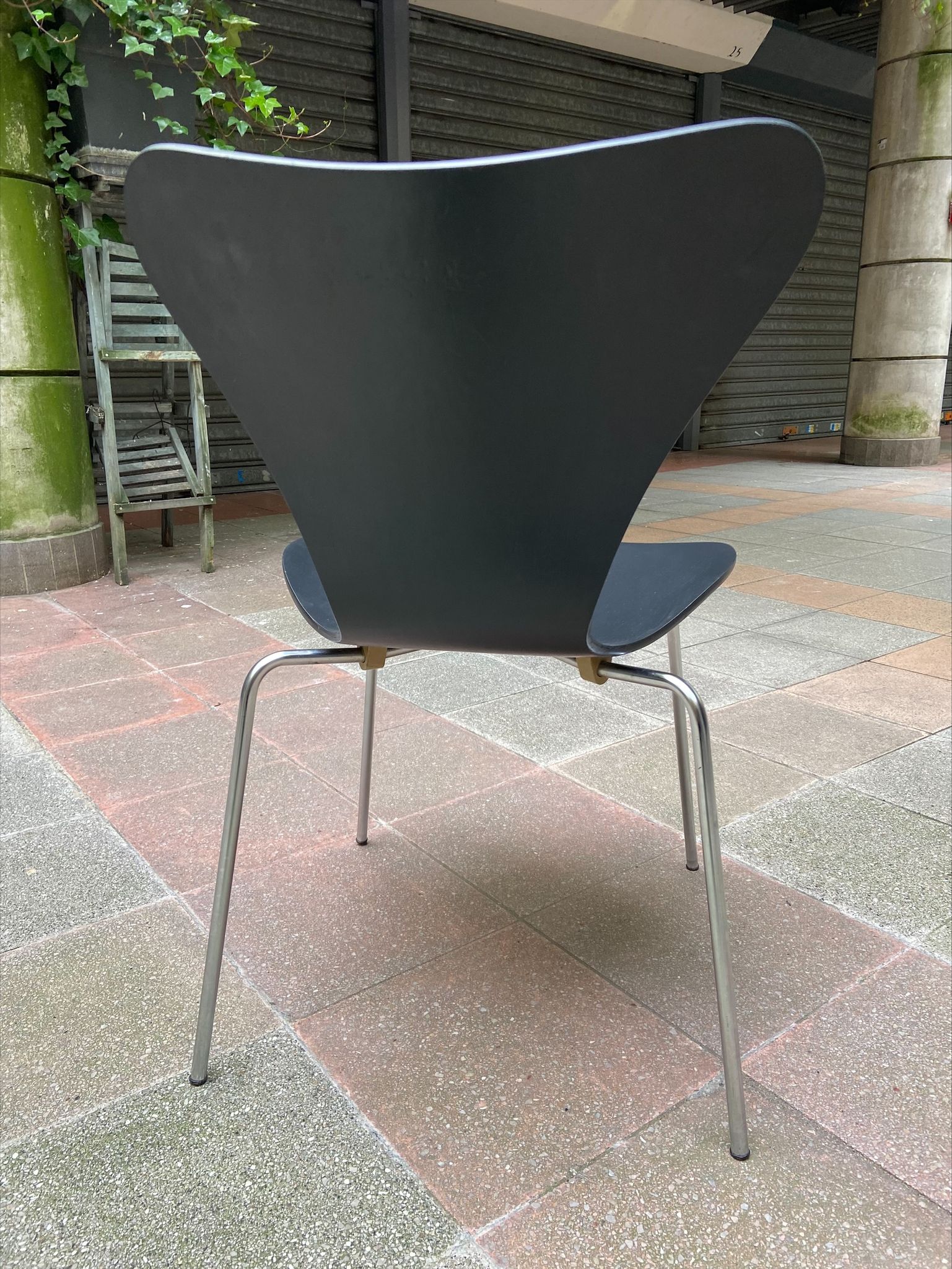 Set de 3 chaises modèle "3107" dites "série 7" d'Arne Jacobsen