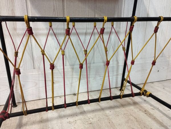 Table d'appoint métal noir scoubidou et bois