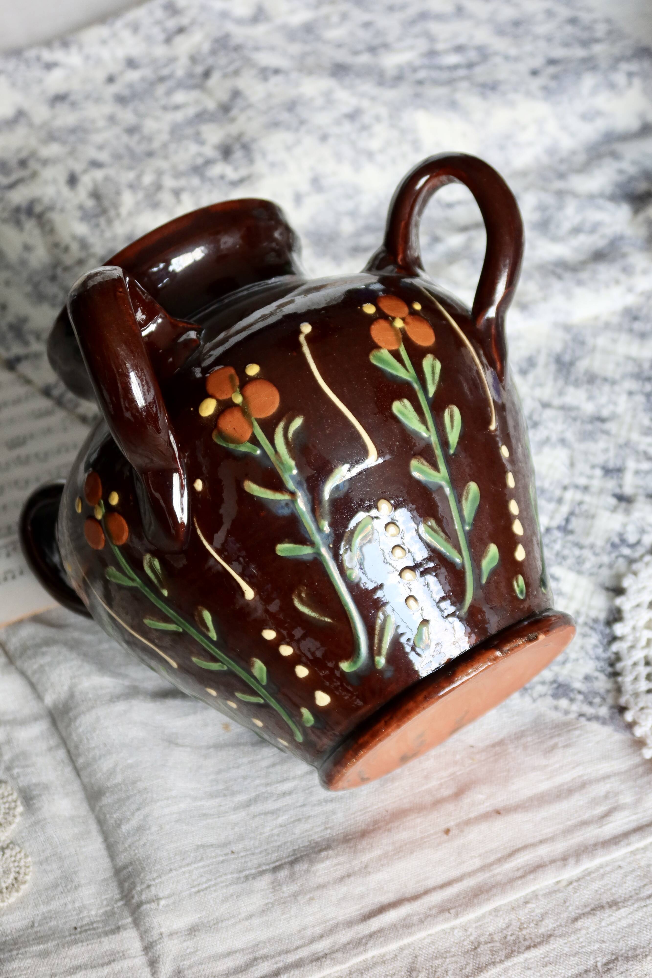 Large antique glazed ceramic jar - Floral motif
