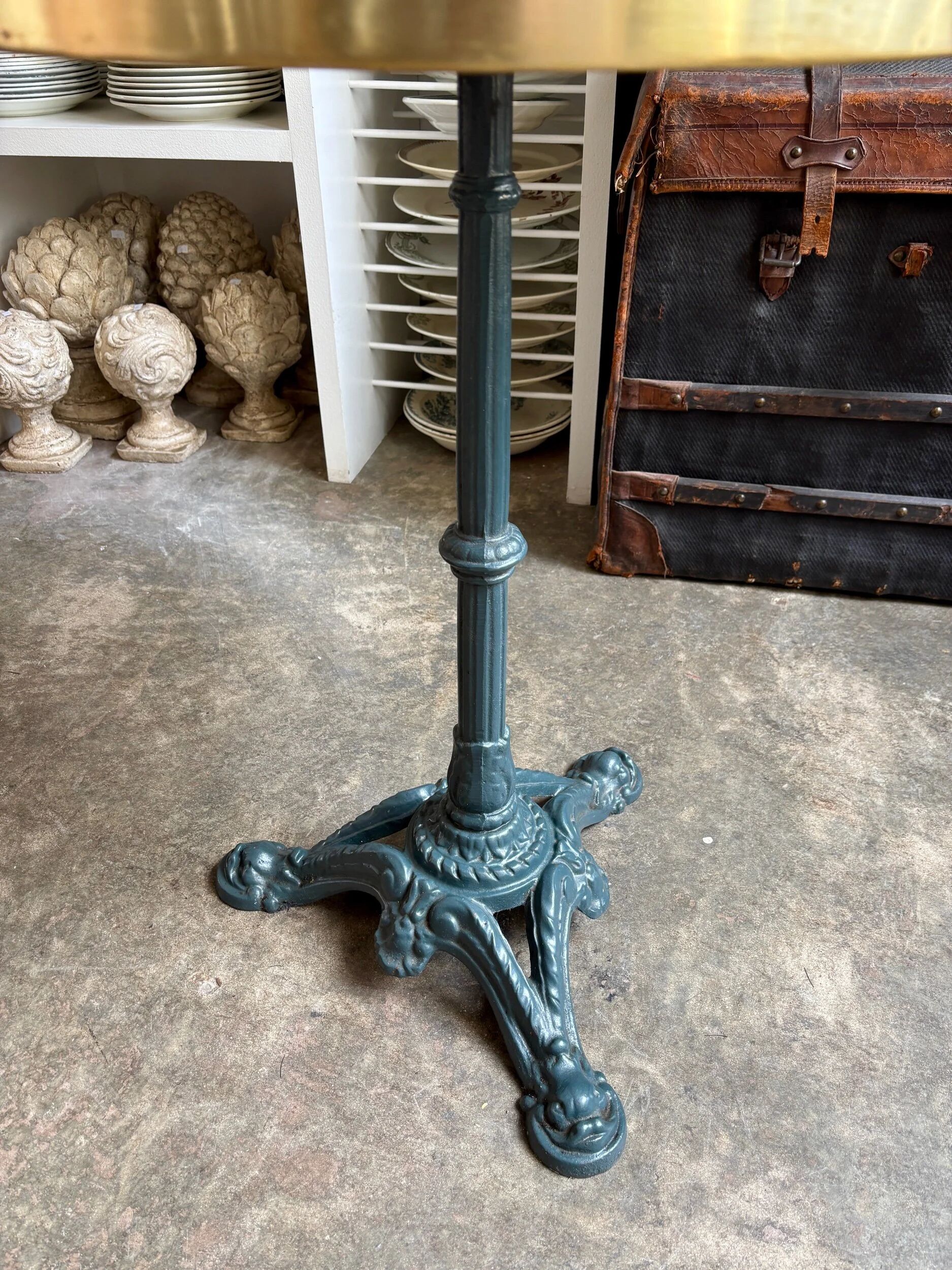 Bistro table in marble and green cast iron ⌀ 50.5 cm