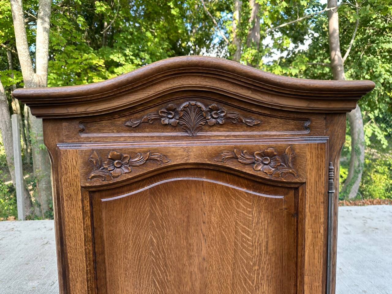 Single door oak wardrobe in Louis XV style – Vintage wardrobe