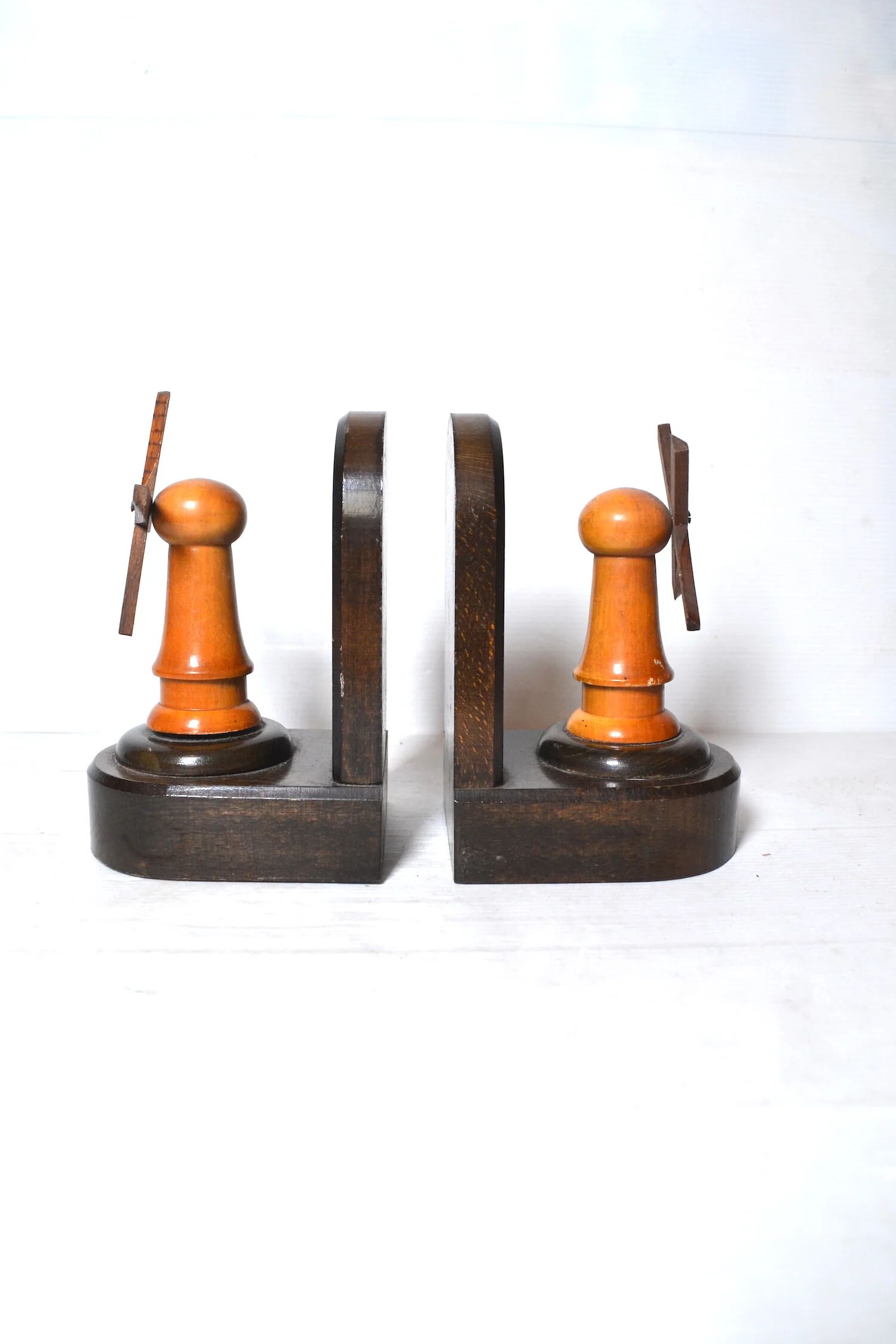 Wooden bookends mills
