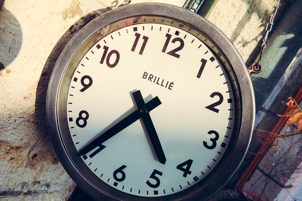 Horloge double face « brillé »