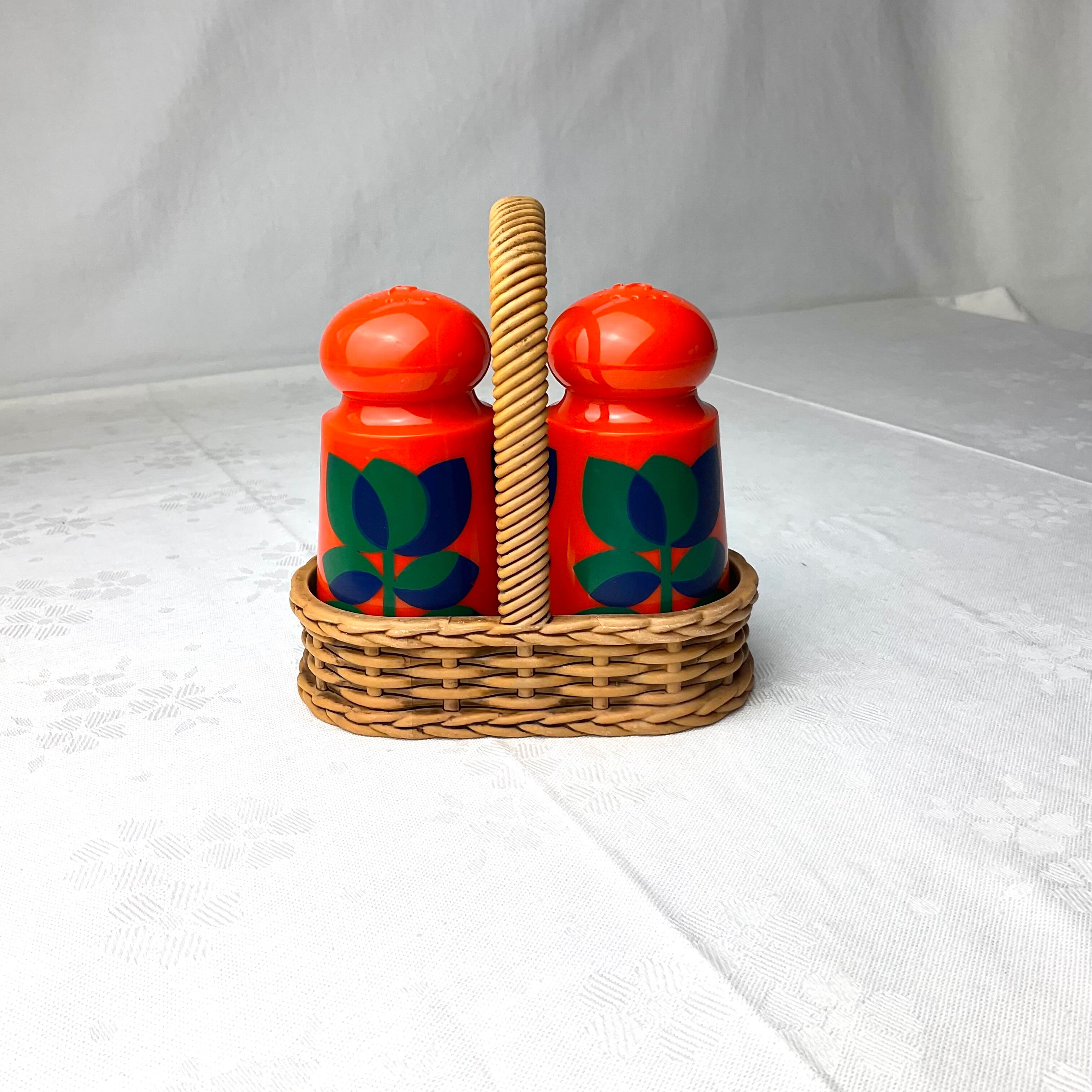 Vintage salt and pepper shaker Emsa