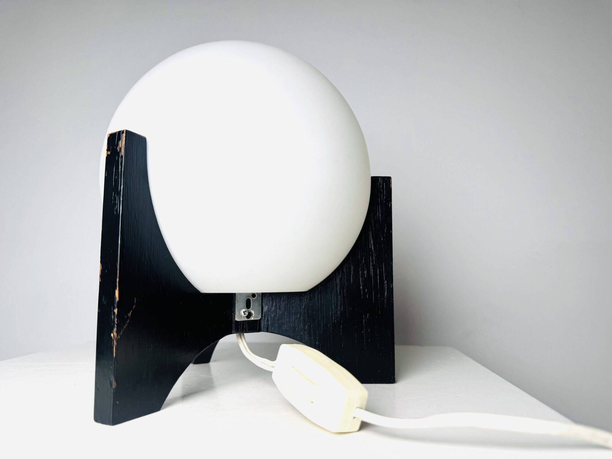 D-2022 Hokusai Table Lamp In Wenge Wood By Raak Amsterdam, The Netherlands 1960S