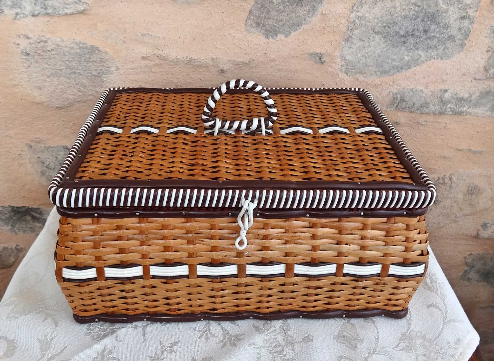Wicker and scoubidou sewing box