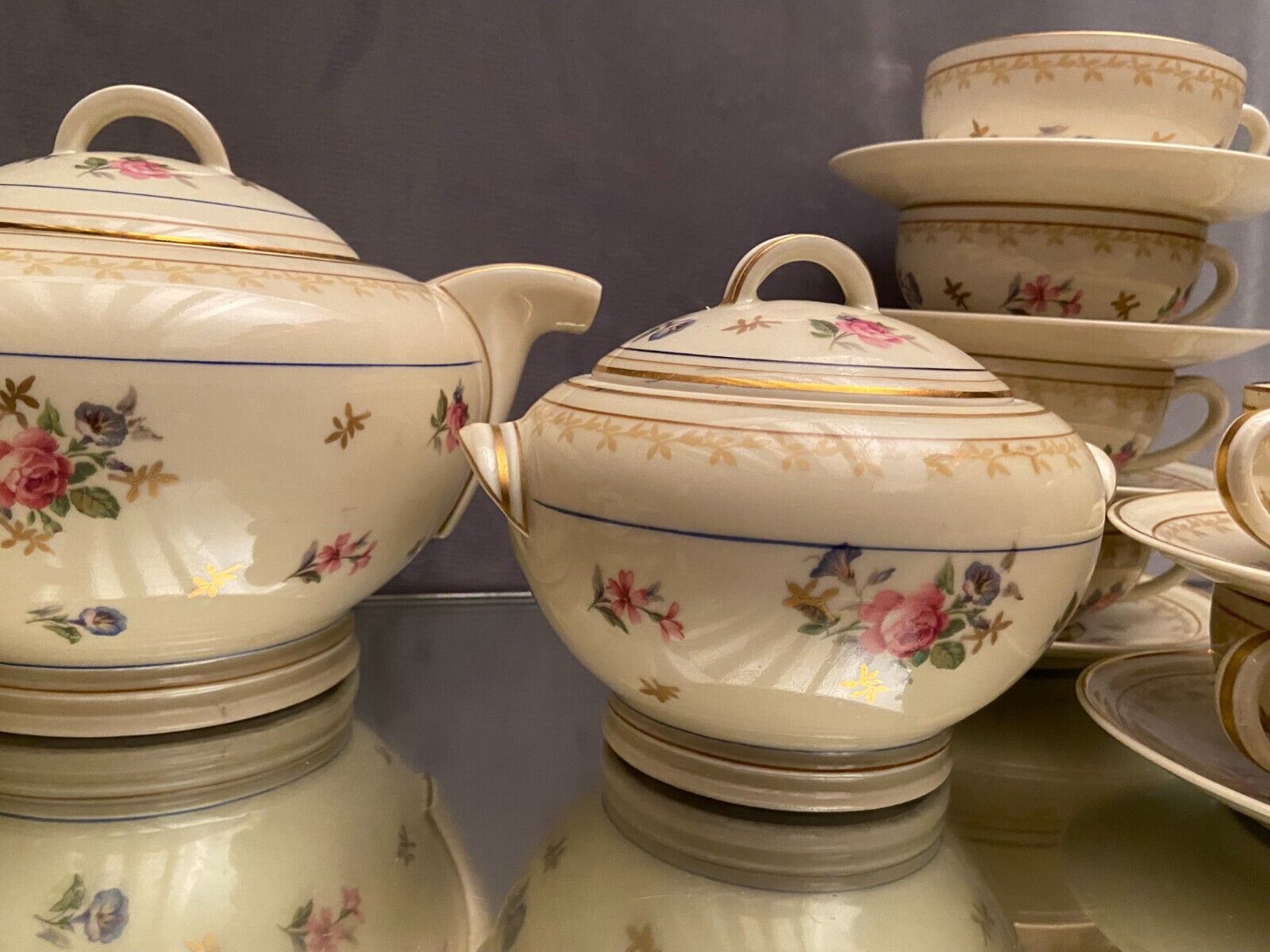 Complete tea set in Limoges porcelain signed Lanternier teapot cup