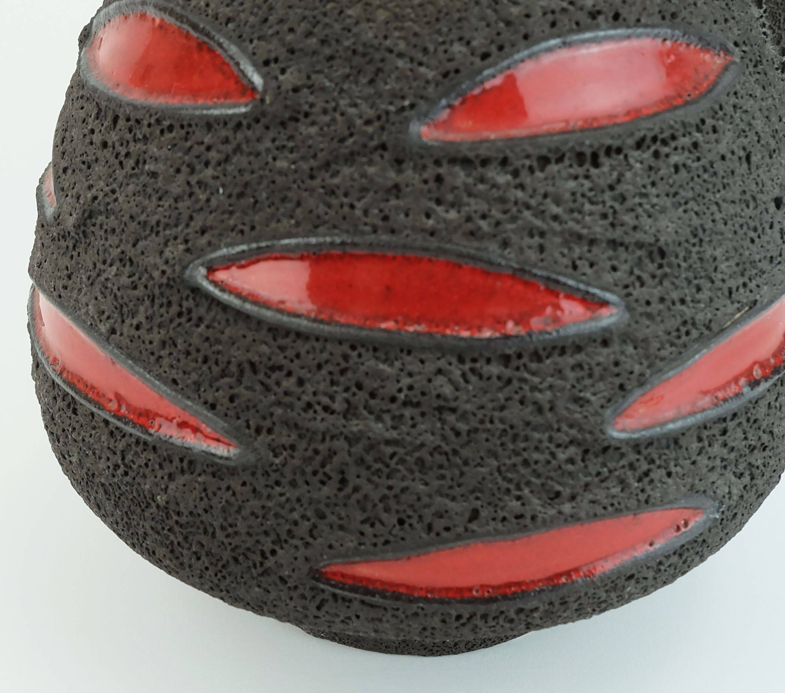 Fat lava vase schlossberg cer. 1970s brown with glossy red pattern no.64-25