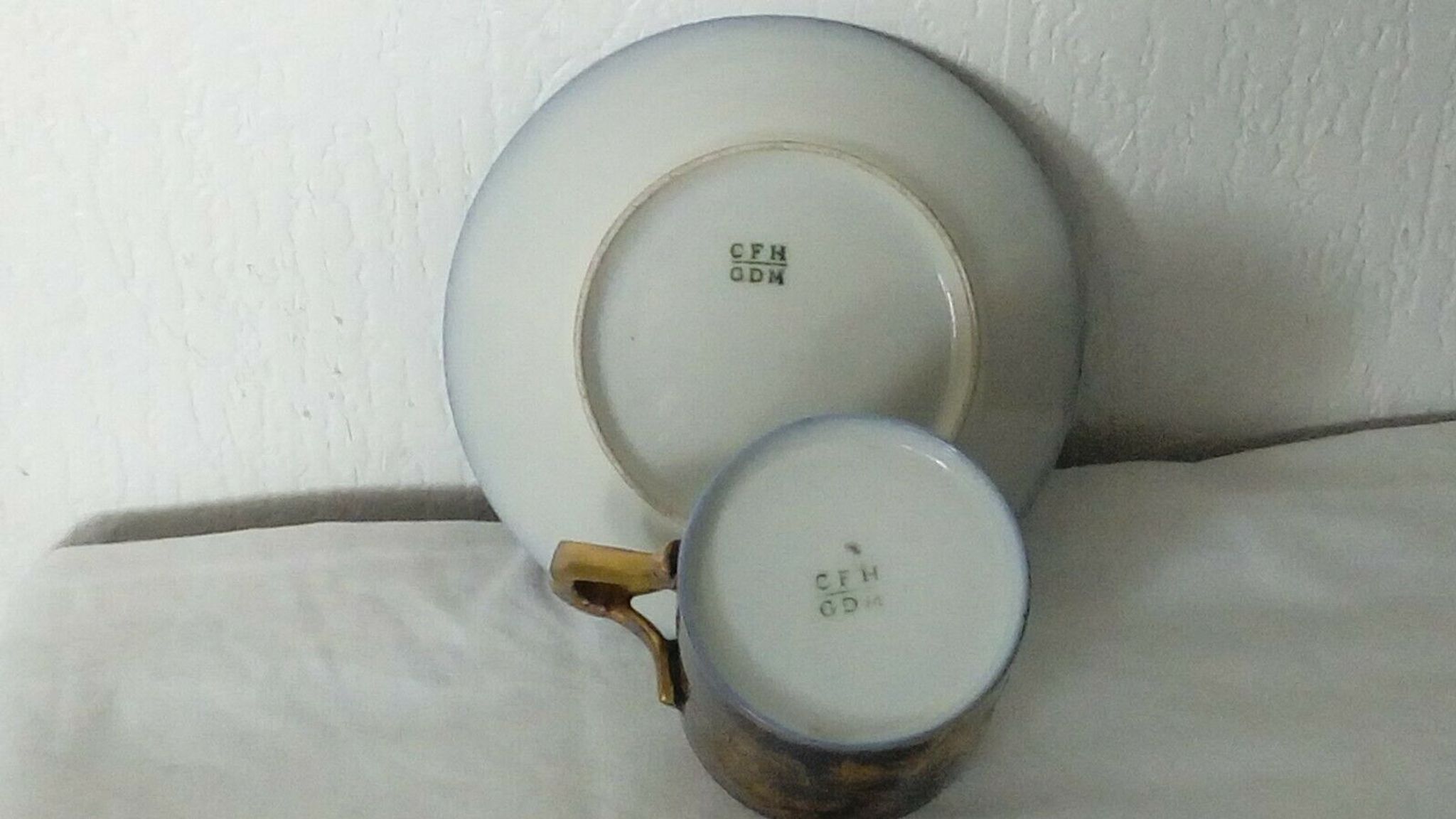 Haviland porcelain cup in blue from Sèvres, gilded with fine gold c.f.h g.d.m.