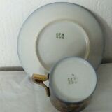 Tasse en porcelaine haviland bleu de sevres doree a l'or fin c.f.h g.d.m