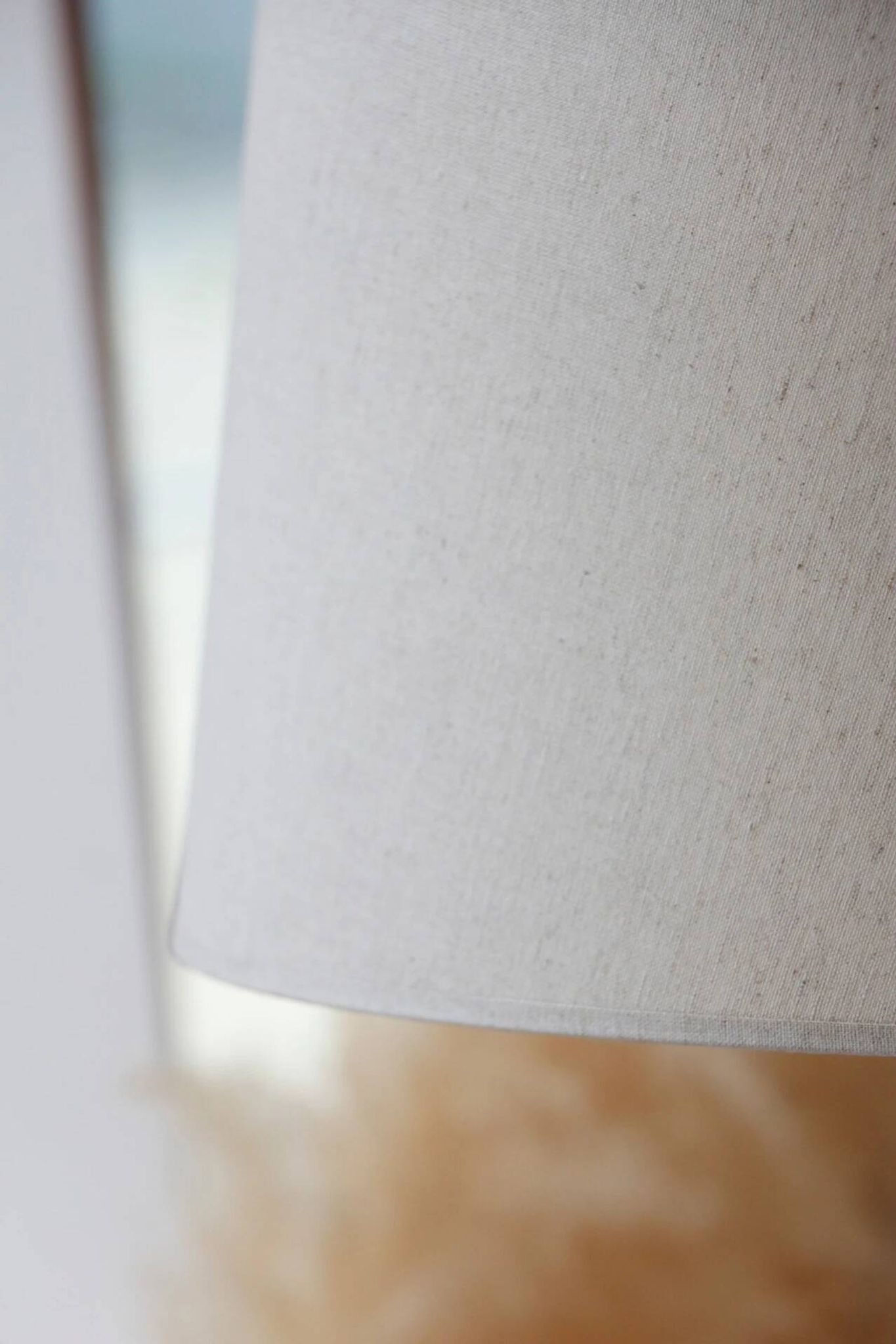 Vintage Scandinavian floor lamp in wood and gold brass — Beige lampshade