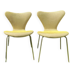 Lot 2 chaises Jacobsen numéro