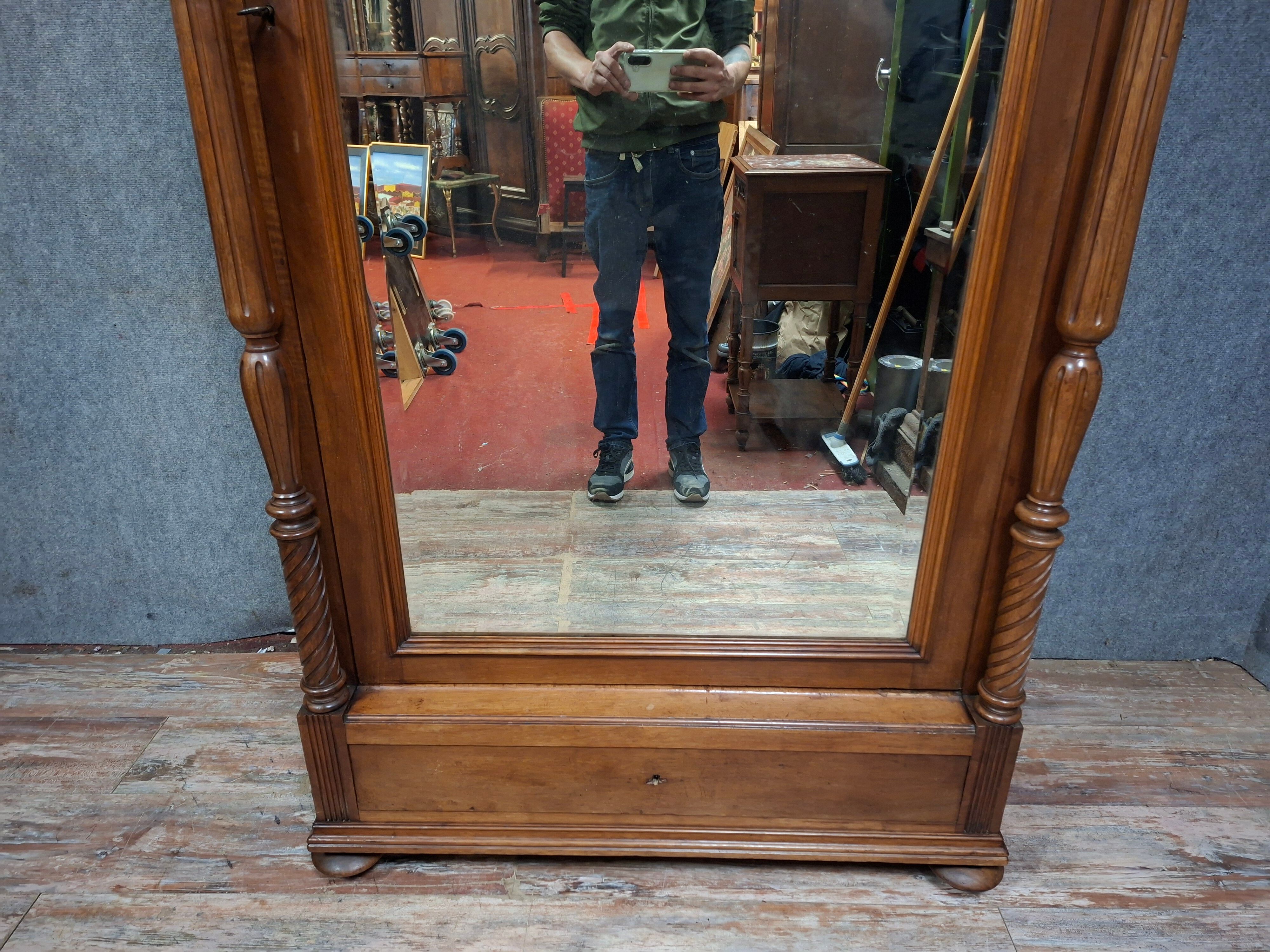 Neo-Gothic mirrored wardrobe in solid walnut – Late 19th century