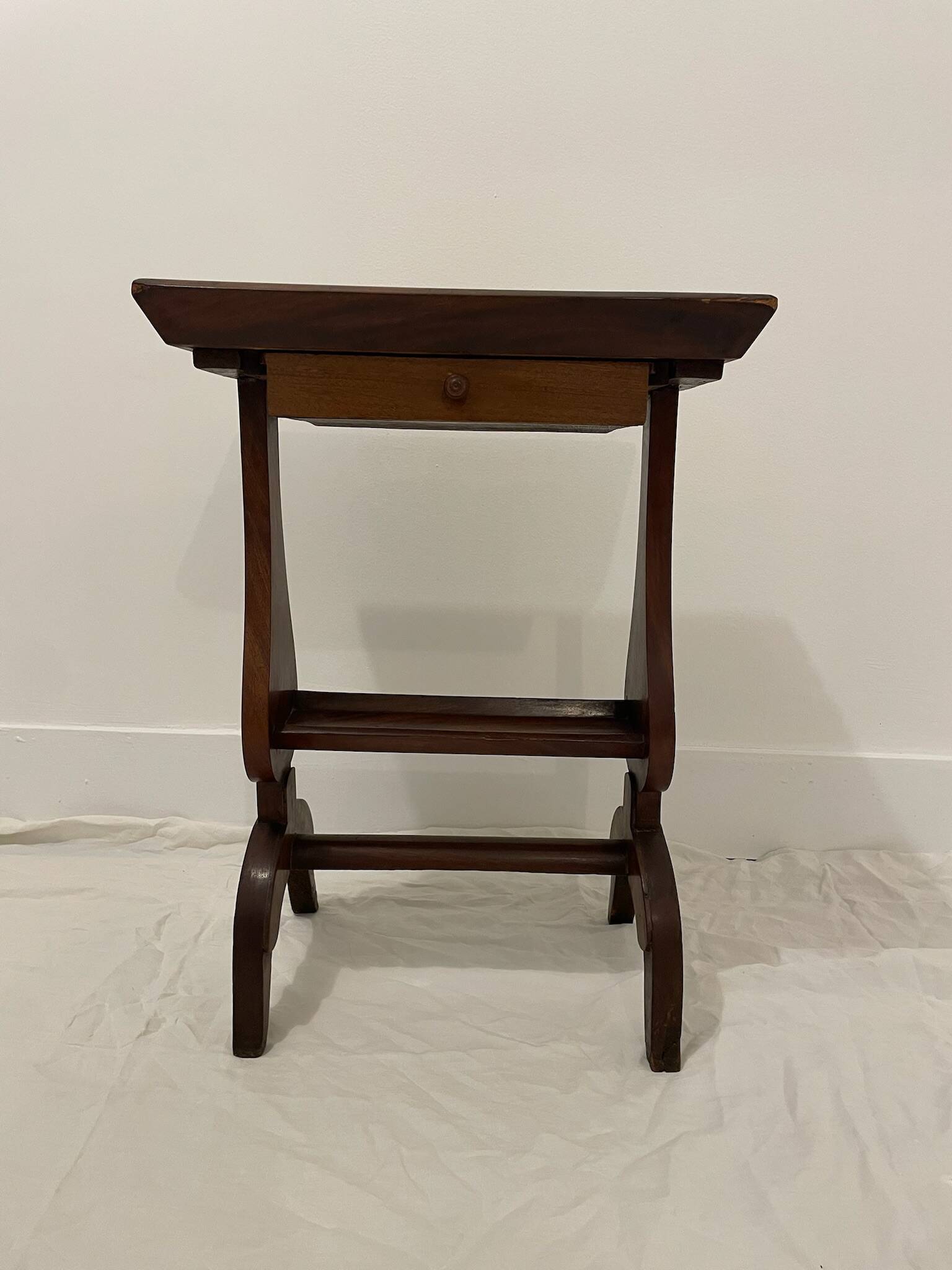 Mahogany gueridon from the 19th century - one drawer