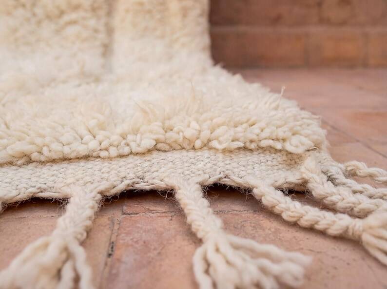 Tapis berbère en laine naturelle fait main traditionnelle taille 1.5/2.5 m