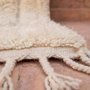 Handmade traditional Berber rug in natural wool, size 1.5/2.5 m.