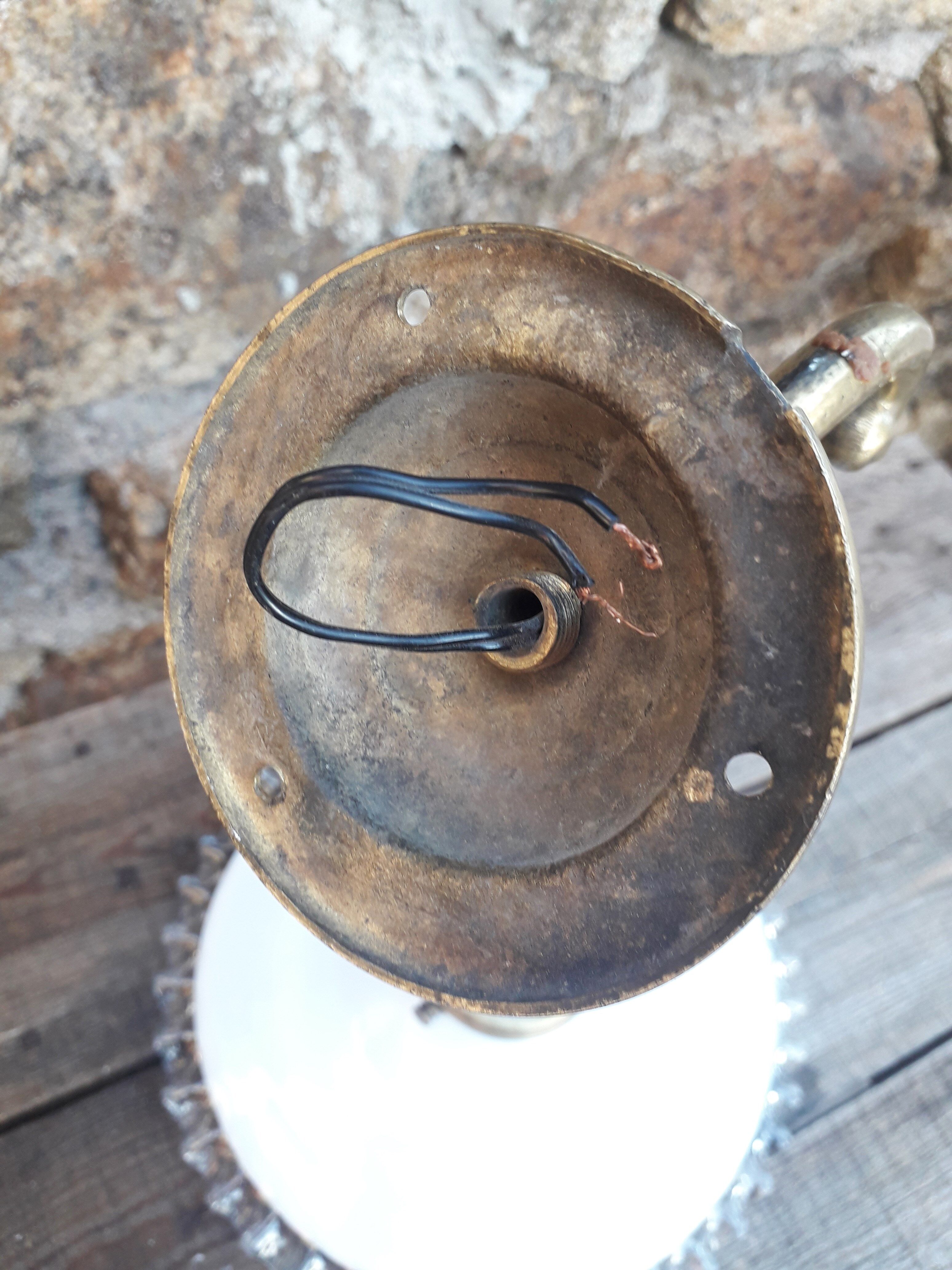 Wall lamp gooseneck bronze and serrated opaline.