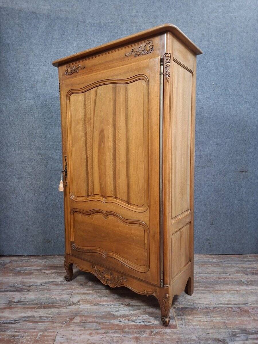 Louis XV style wardrobe in solid wood.