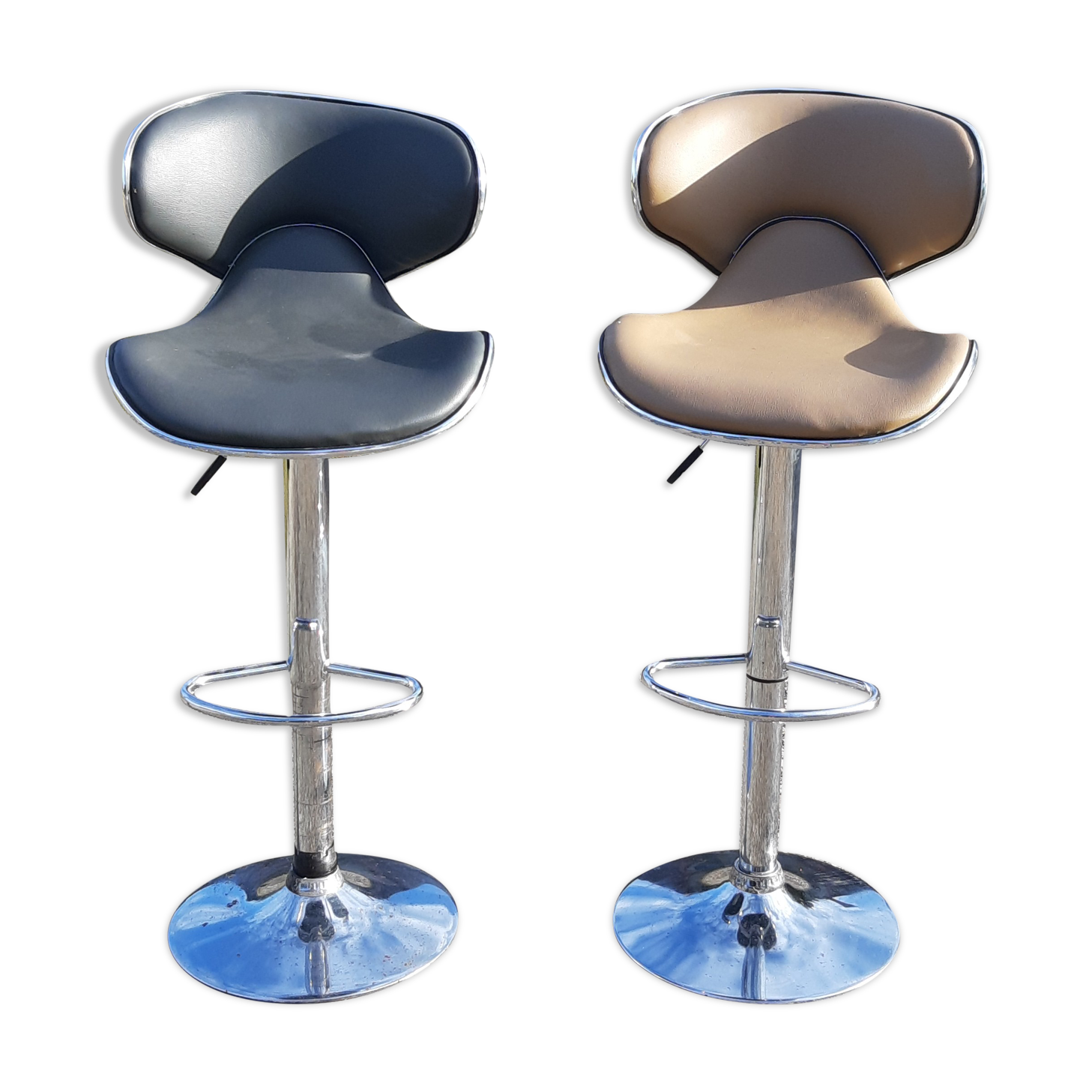 Paire de tabourets de bar vintage chrome et skai