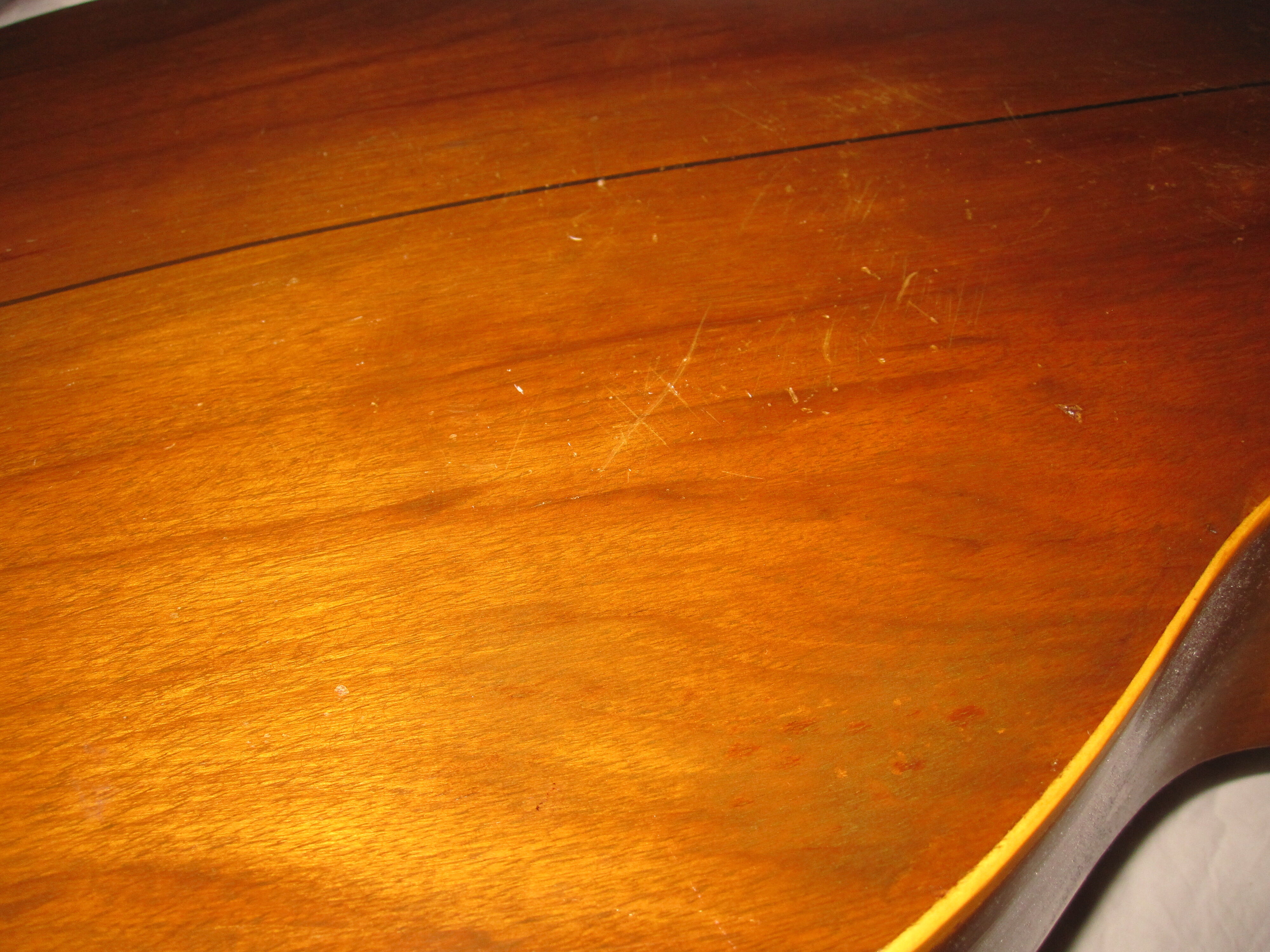 Guitar luthier Gérôme