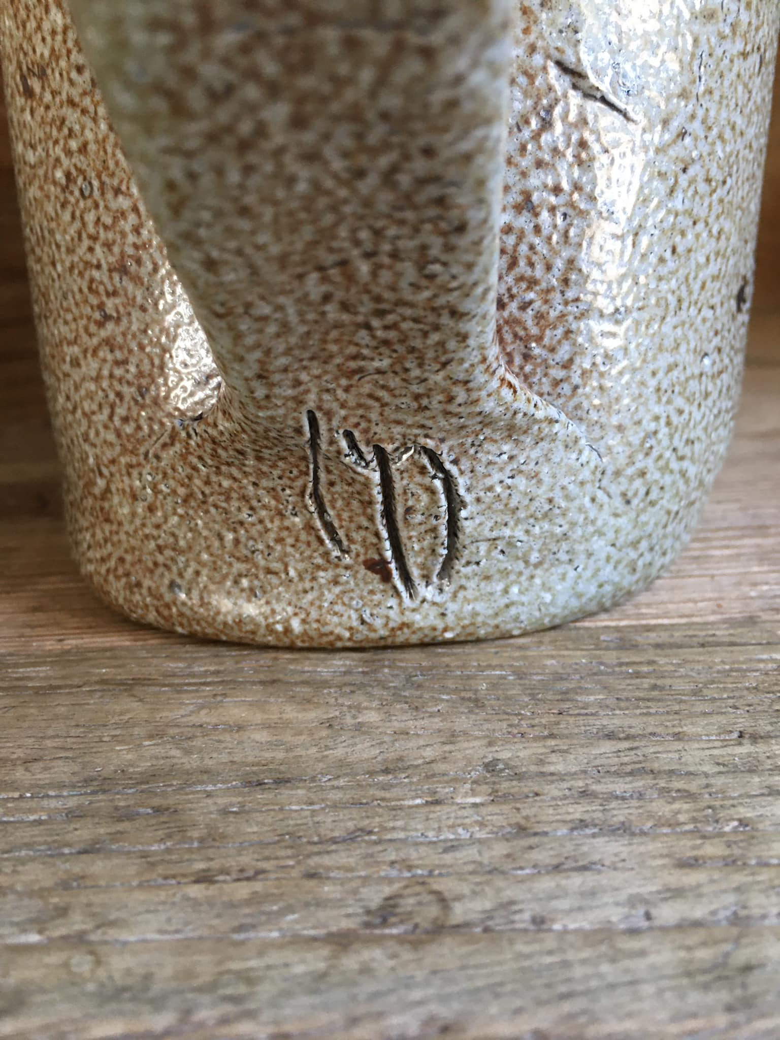 Pitcher in stoneware signed Jean Claude Monange, daisy motif yellow heart
