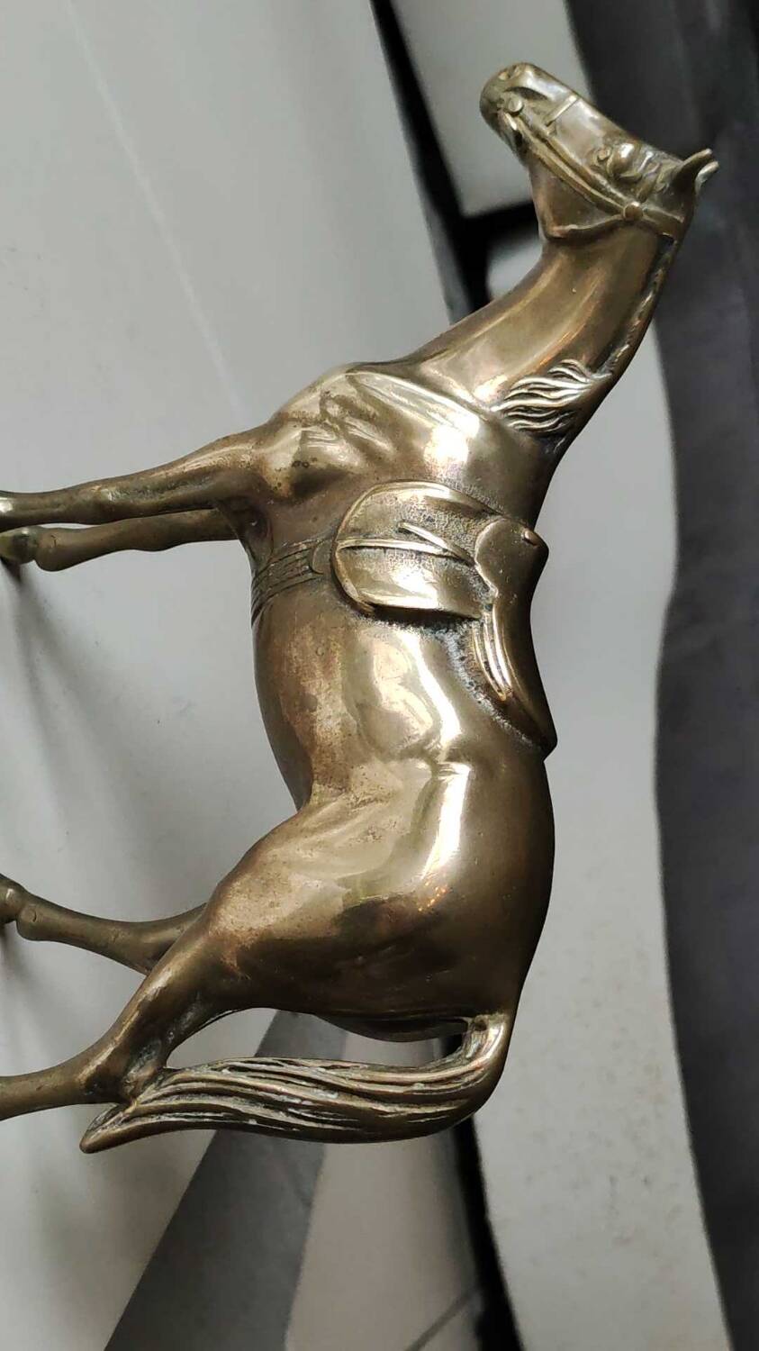 Sculpture Cheval vintage en position d arrêt/observation, en laiton massif. 23 x 19 cm