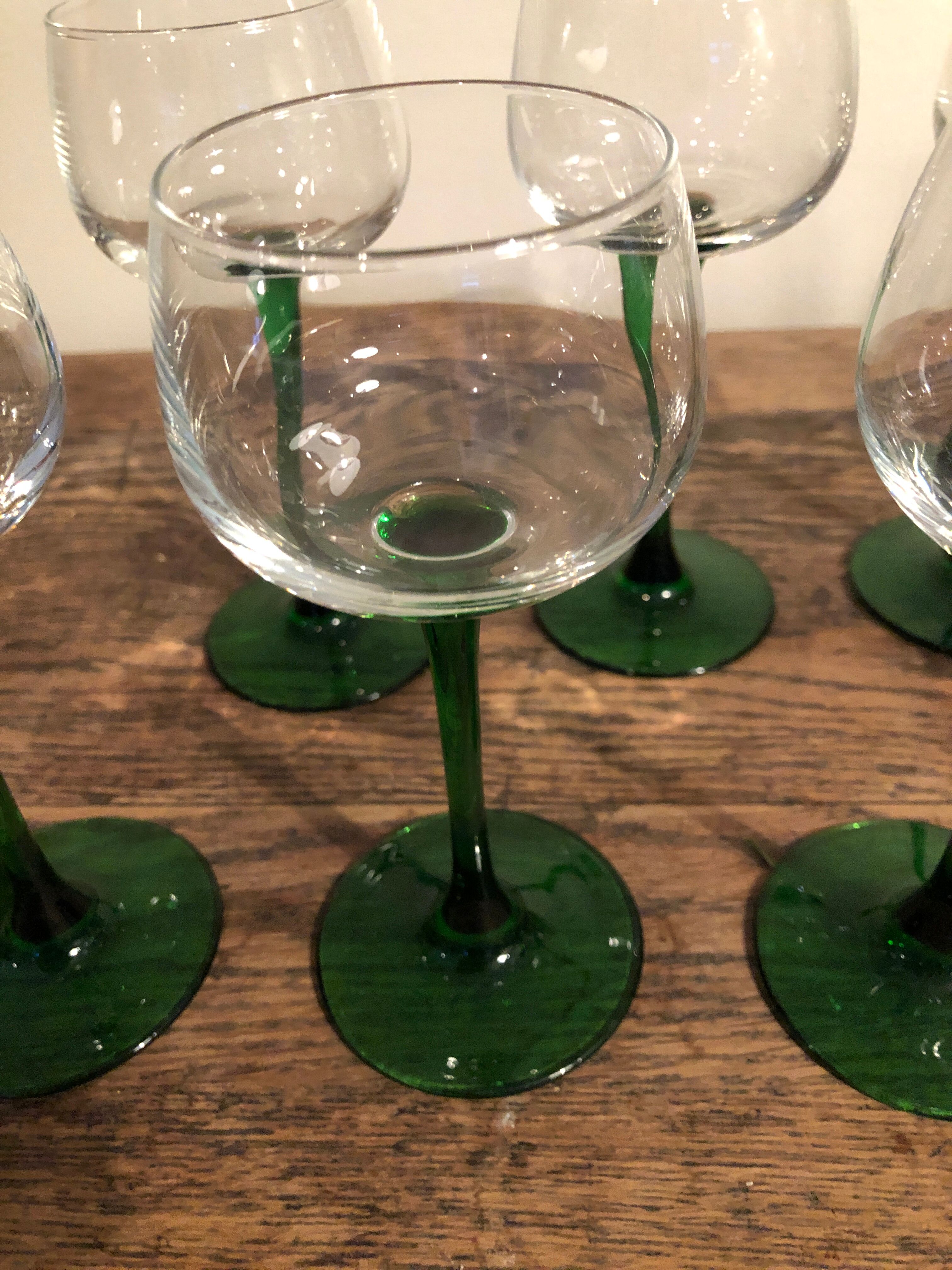 6 white wine glasses