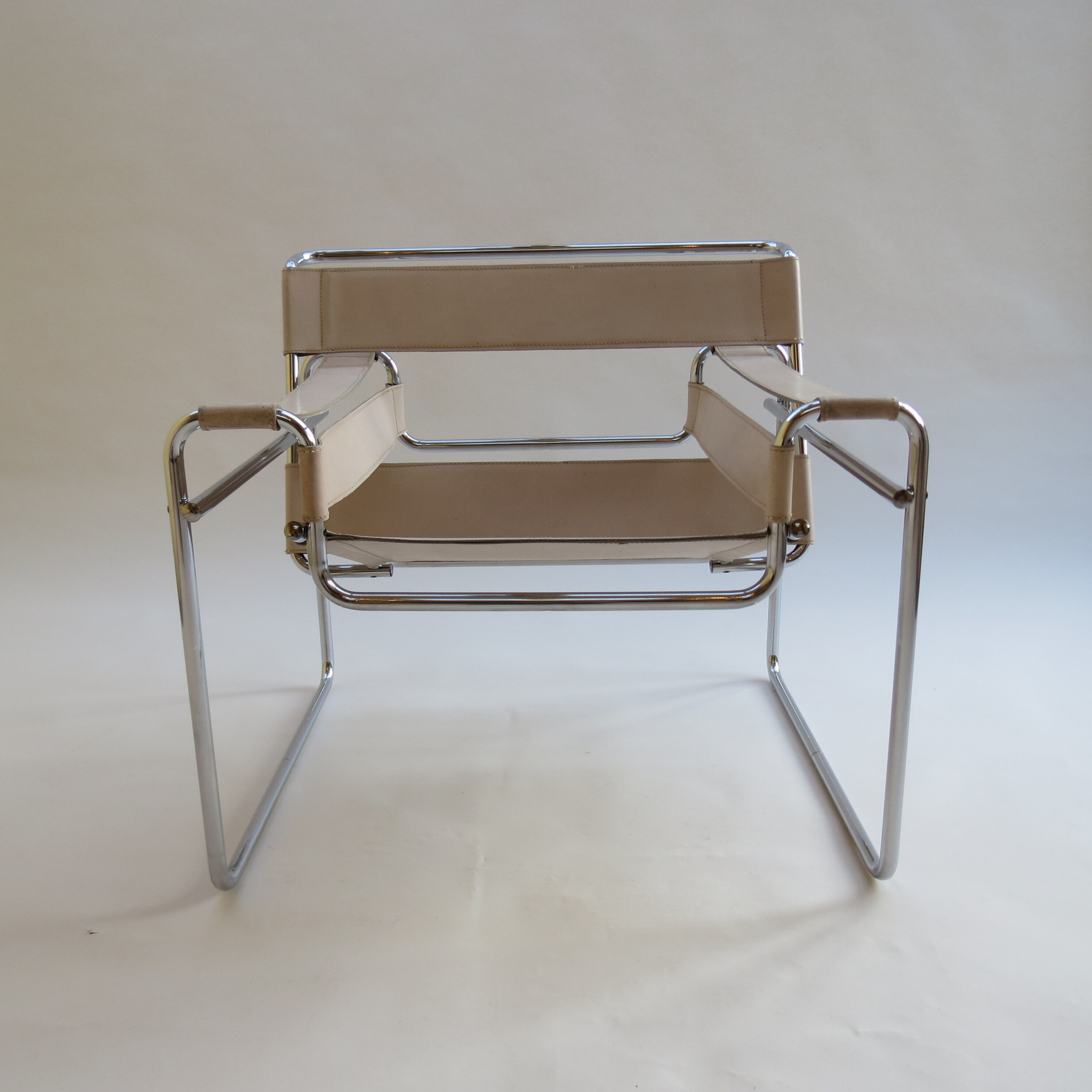 Fauteuil Wassily en cuir couleur crème de Marcel Breuer pour Gavina, Italie Bauhaus