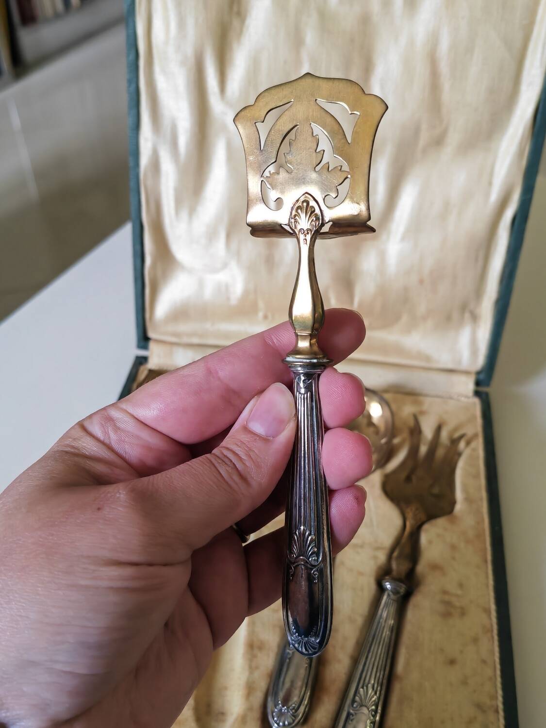 Cutlery box for sweet treats