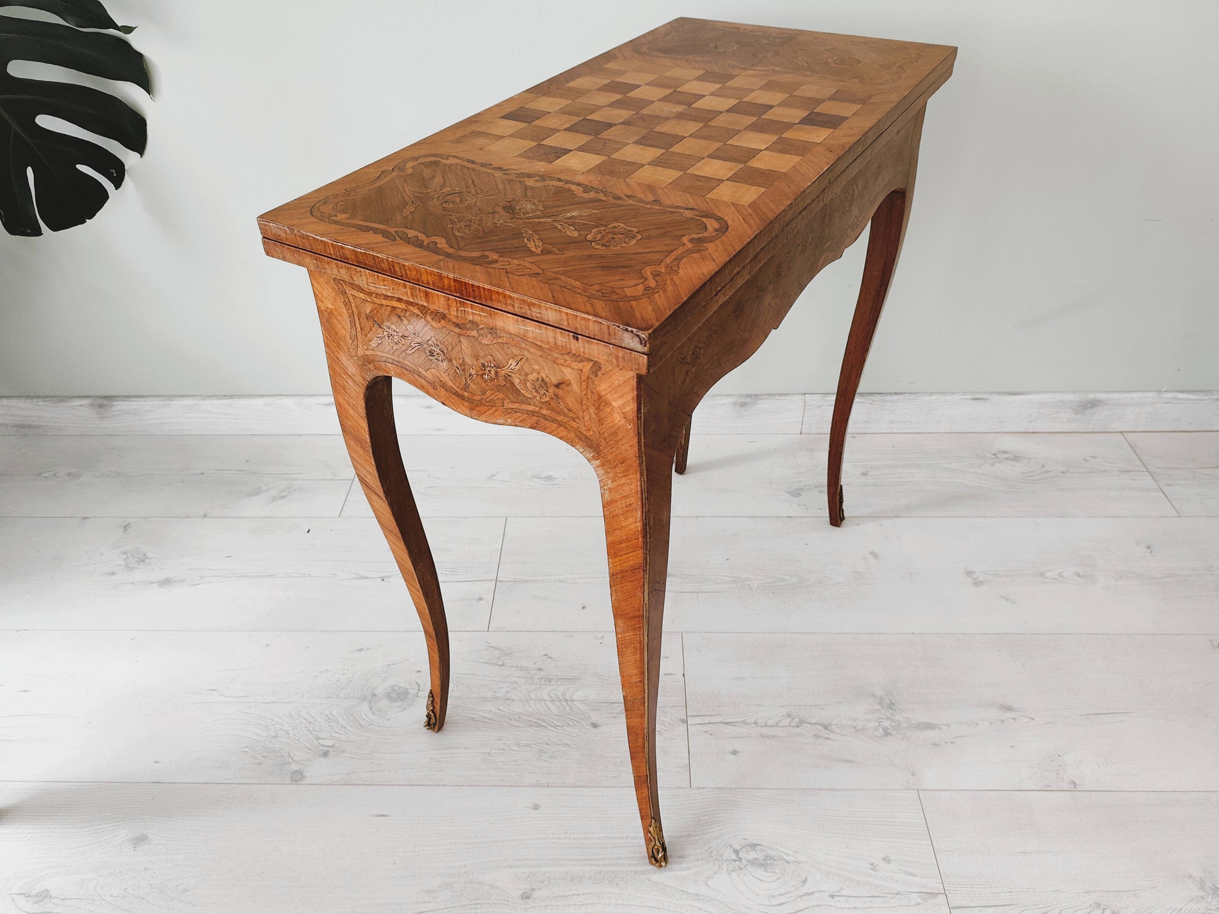 Table de jeux Louis XV en chêne marquetée