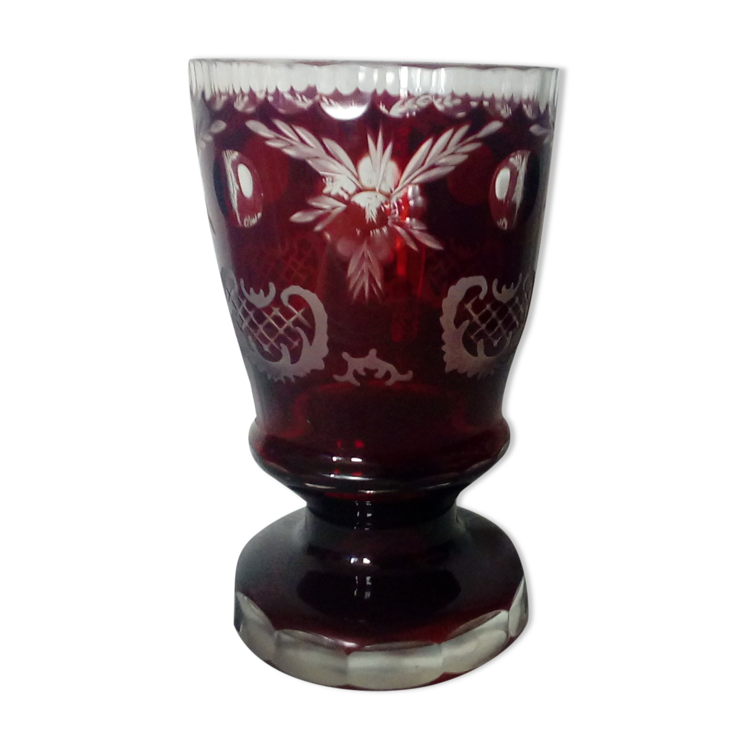 Violet vase in bohemian crystal foot shower