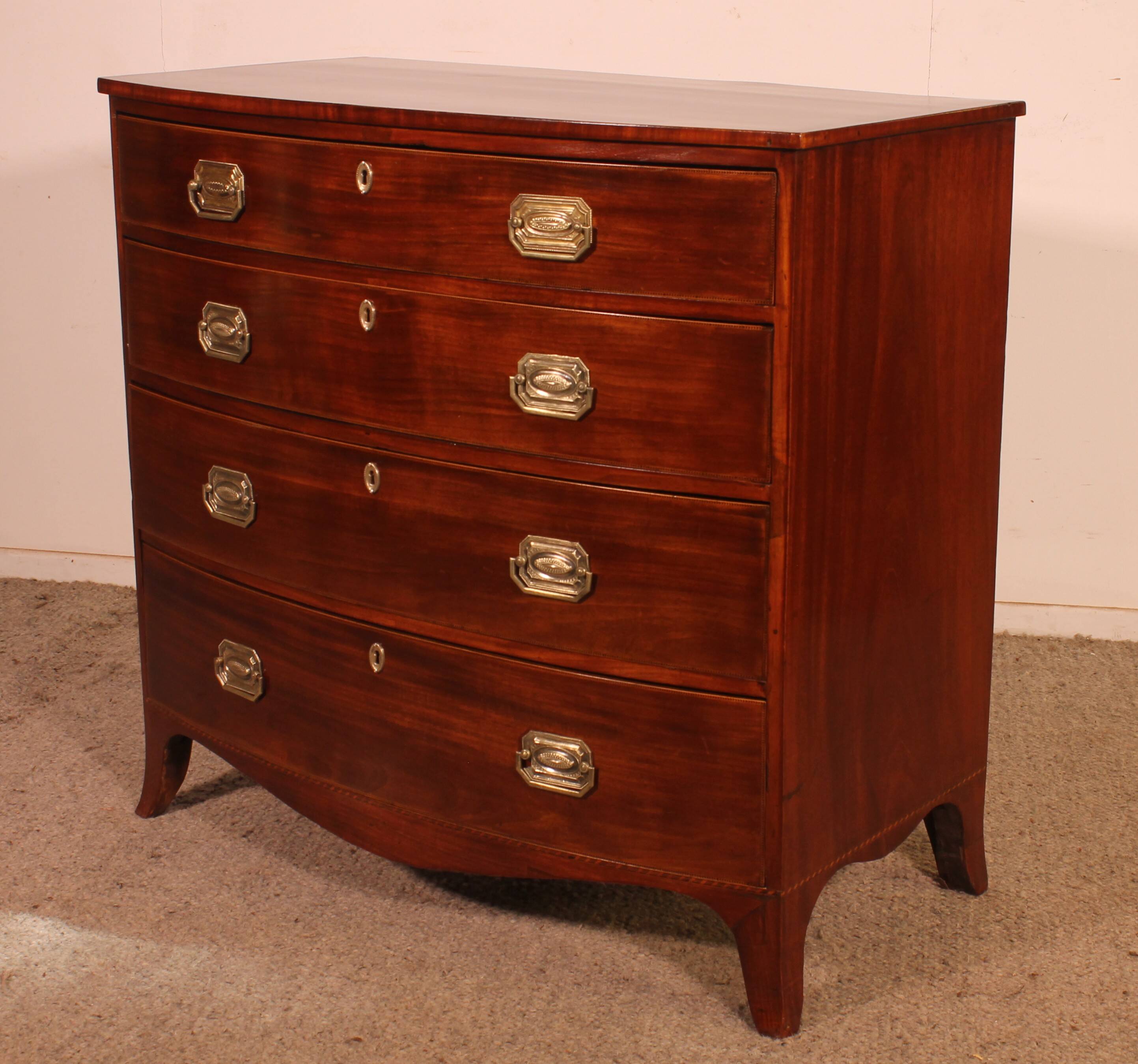 Commode bombée en acajou et incrustations, circa 1800