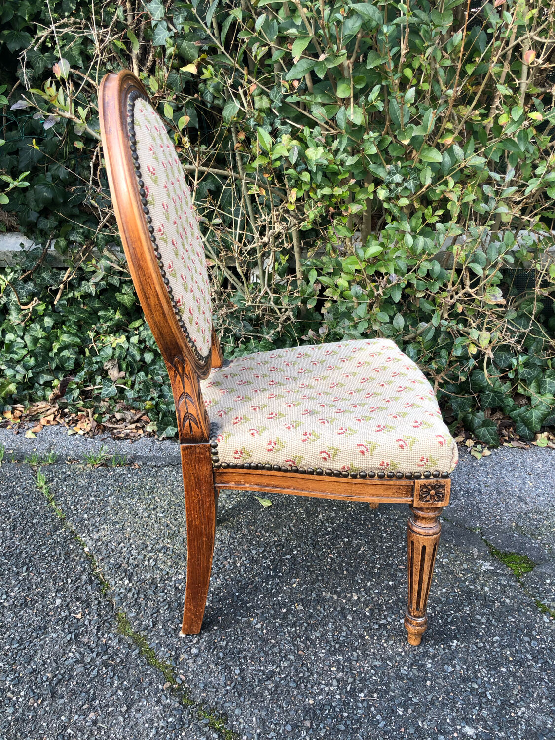 Children's chair medallion