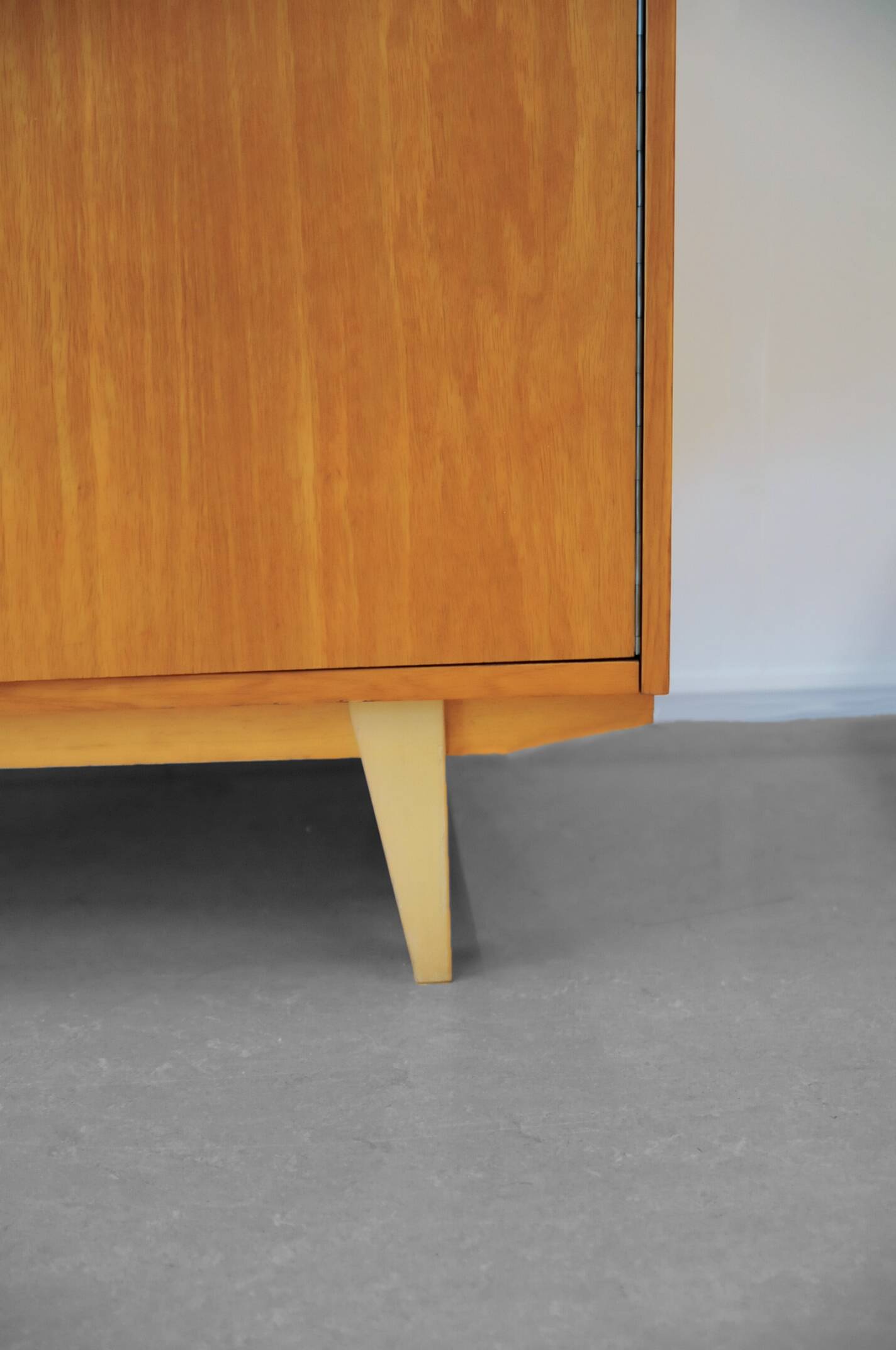 Light wood wardrobe, 1960s