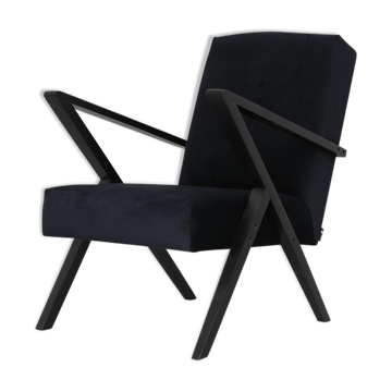 Fauteuil polonais original du milieu du siècle des années 60 en velours noir et cadre en bois noir