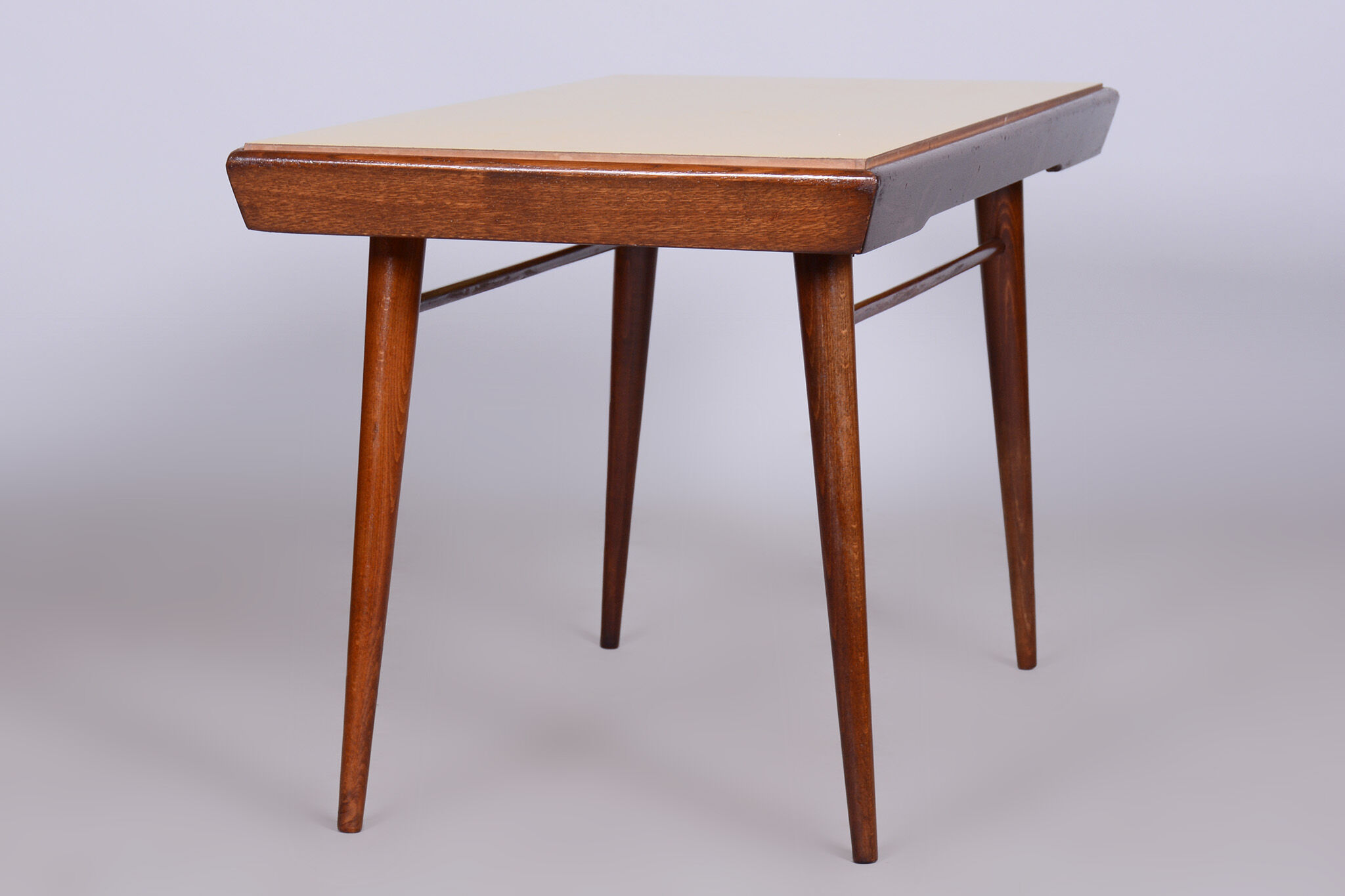 Table basse, plateau pivotant, hêtre, Umakart, Tchéquie, années 1950