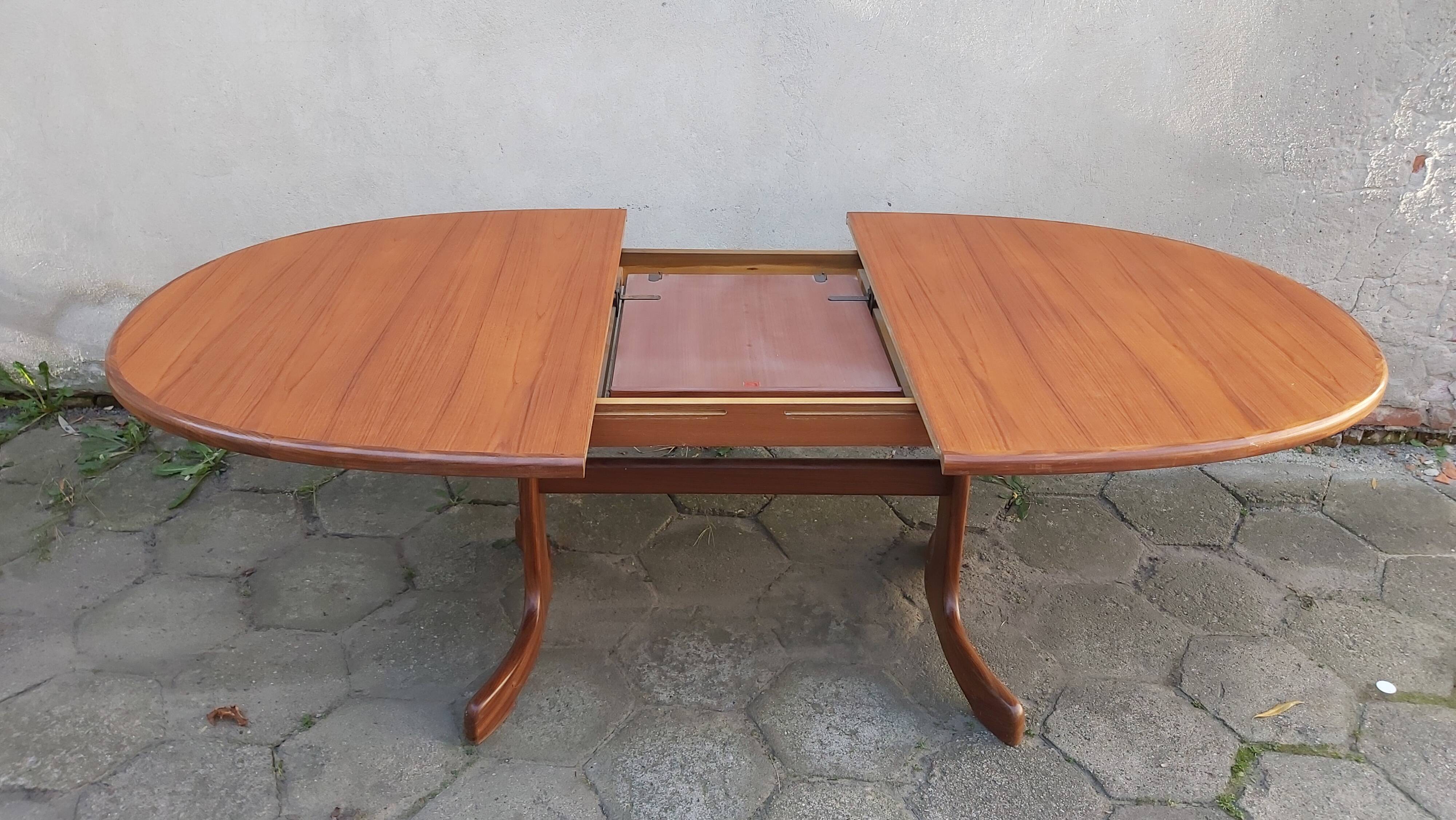 Extendable table, designed by V. Wilkins, G-Plan, Great Britain, 1960s.