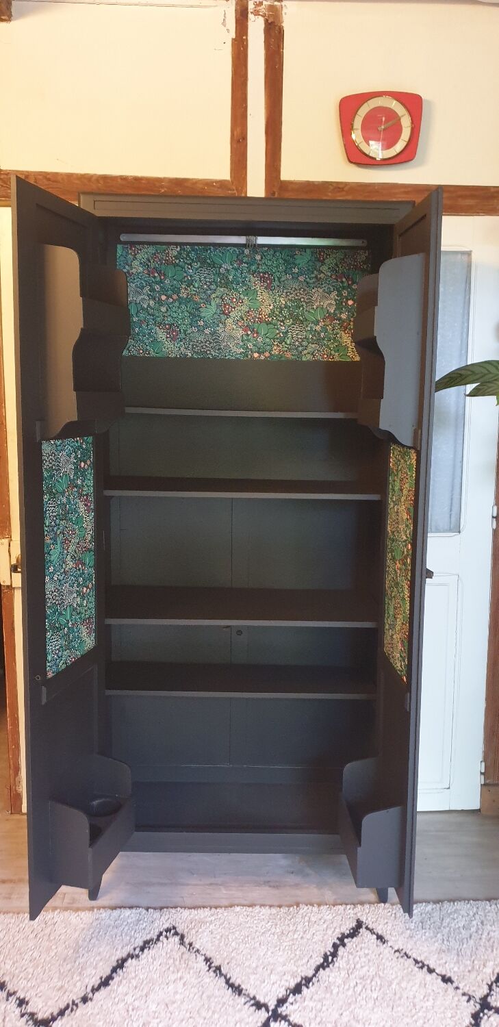 Parisian kitchen cabinet