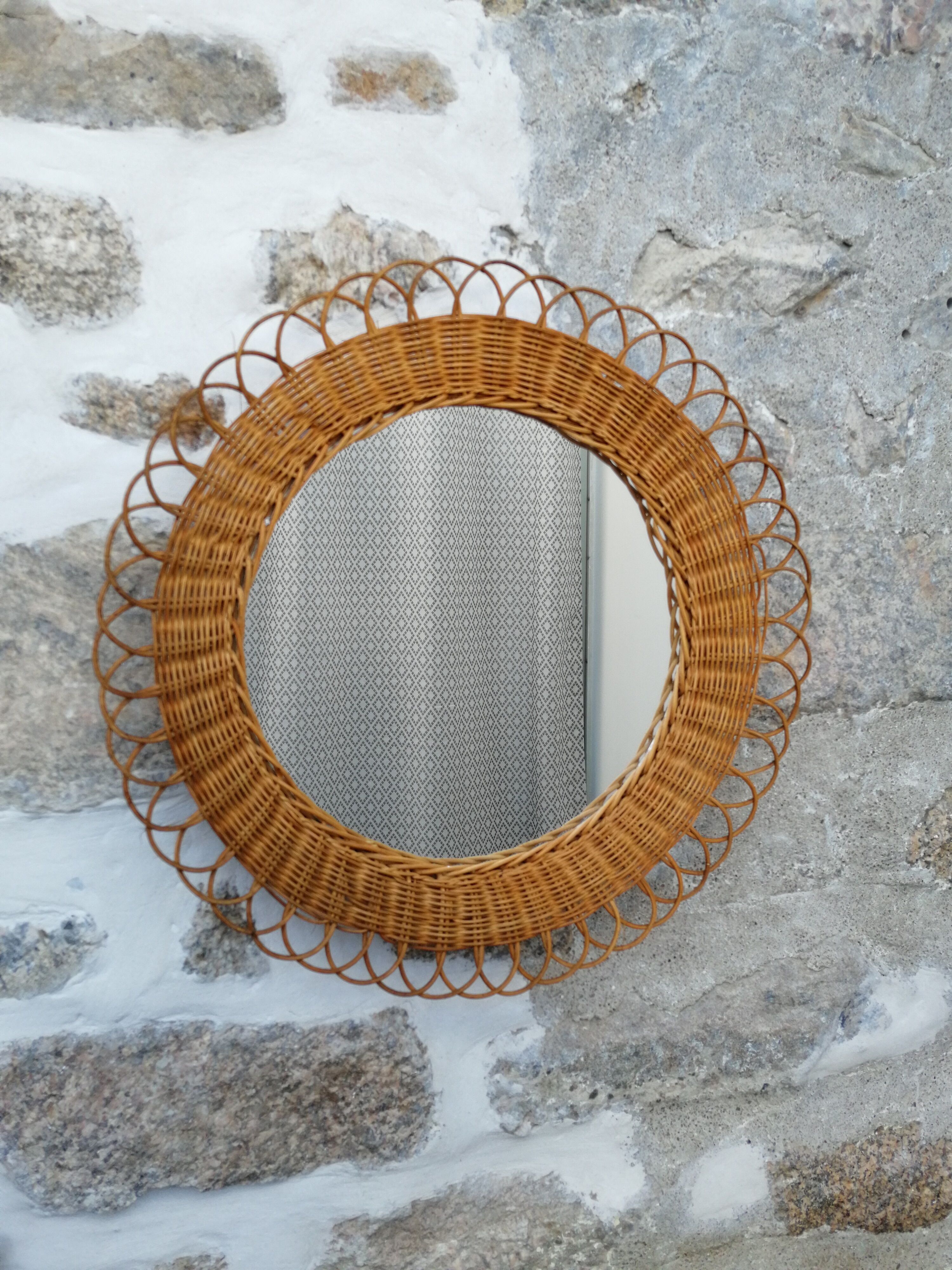 Rattan flower mirror