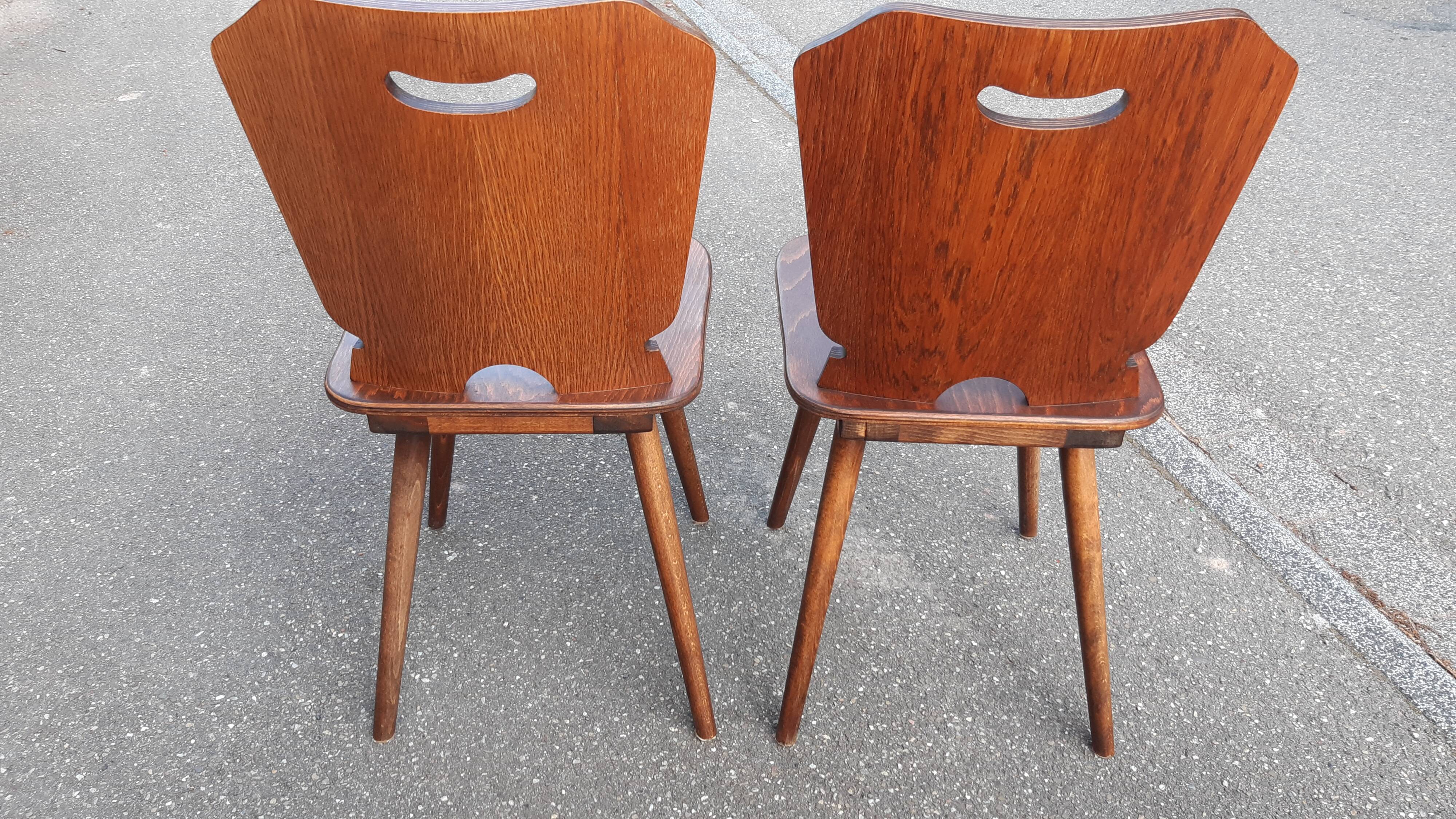 Chaises brutalistes bistrot