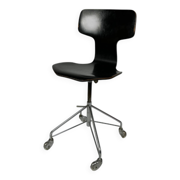 Vintage swivel office chair model 3113 from 1969 by Arne Jacobsen for Fritz Hansen