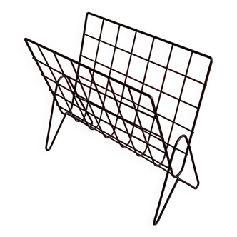 Metal magazine rack