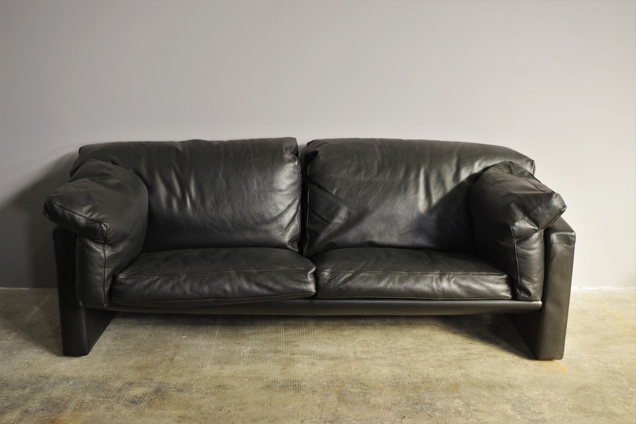 Moroso sofa set and armchairs in black leather, 1984