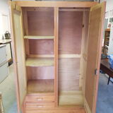 Armoire parisienne vintage avec miroir